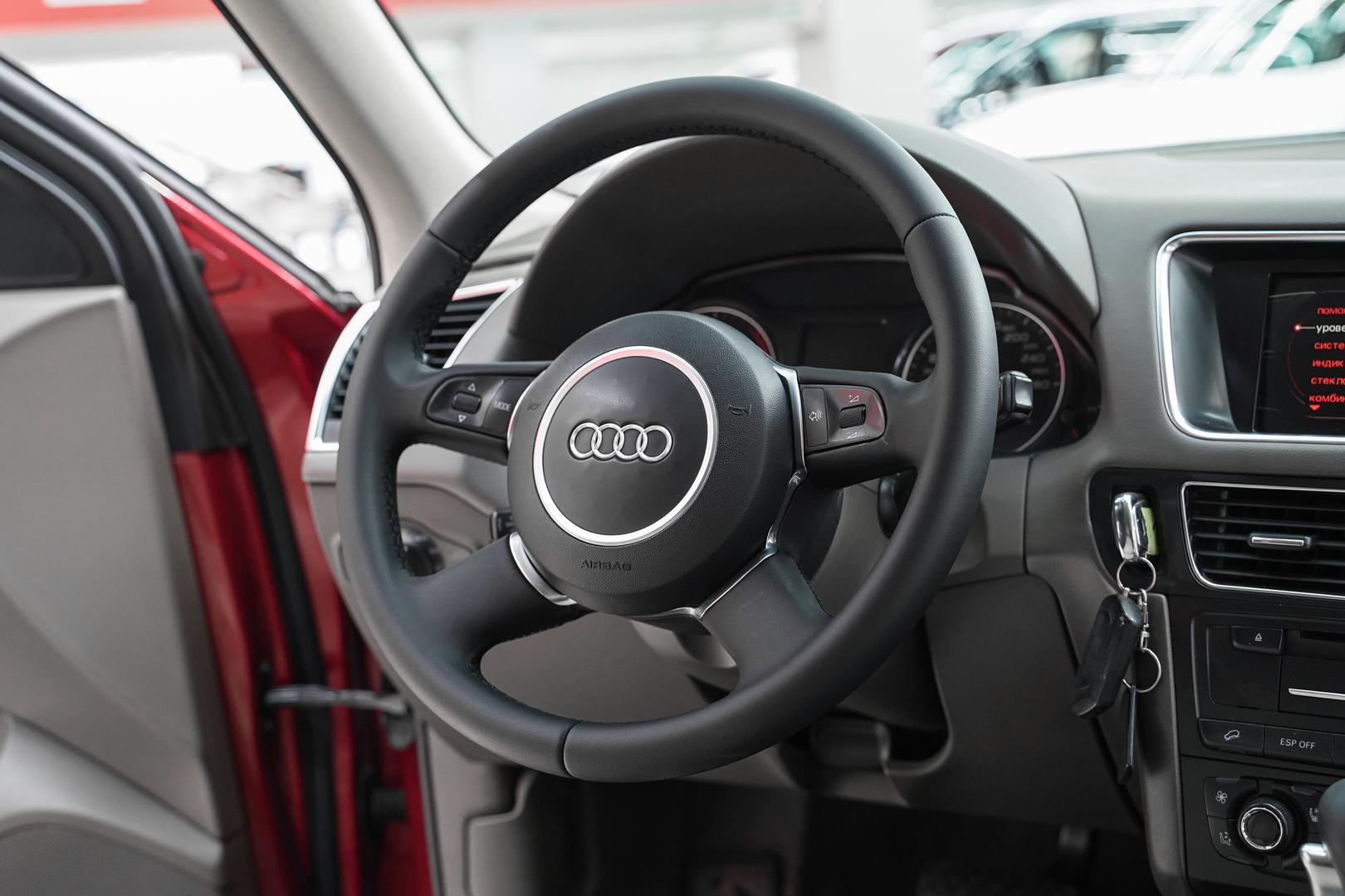 Audi Q5 2010, красный, ДЦ Орехово