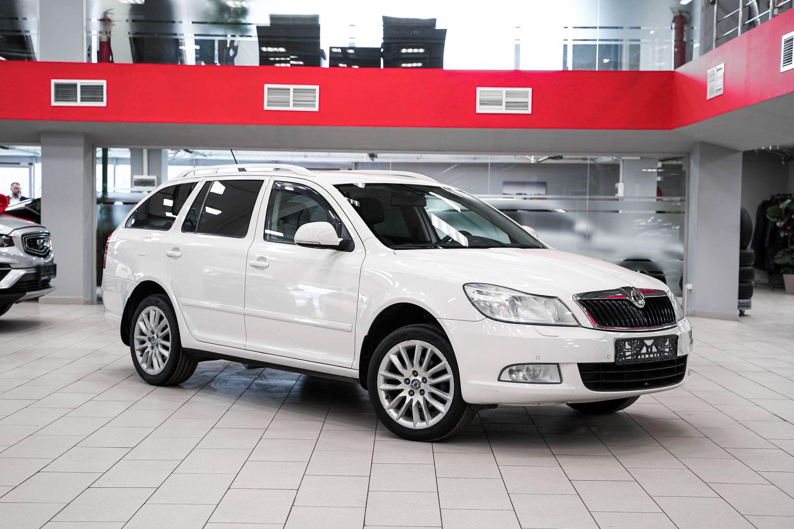 Skoda Octavia 2012, белый, ДЦ Орехово