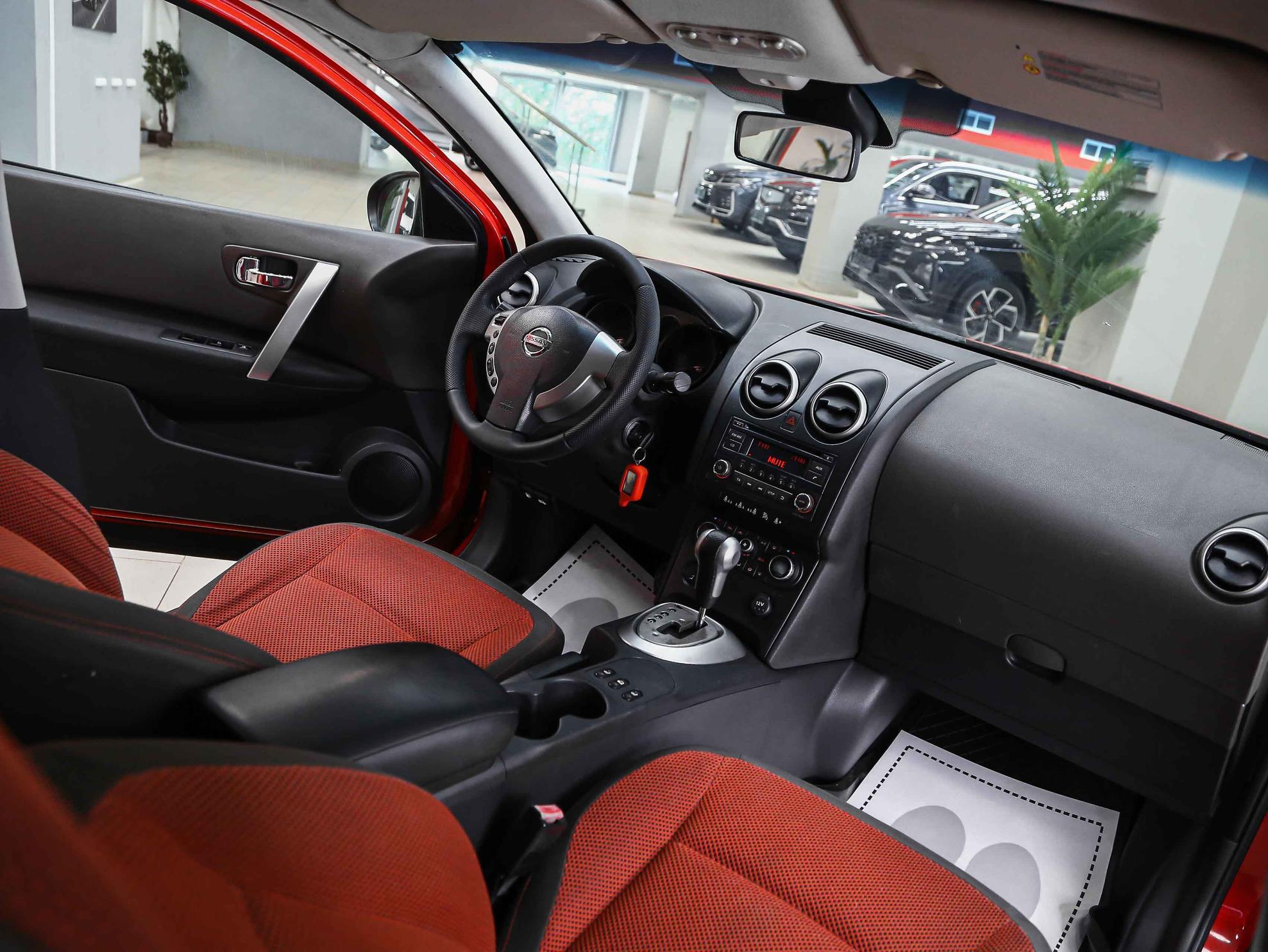 Nissan Qashqai 2008, красный, ДЦ Орехово