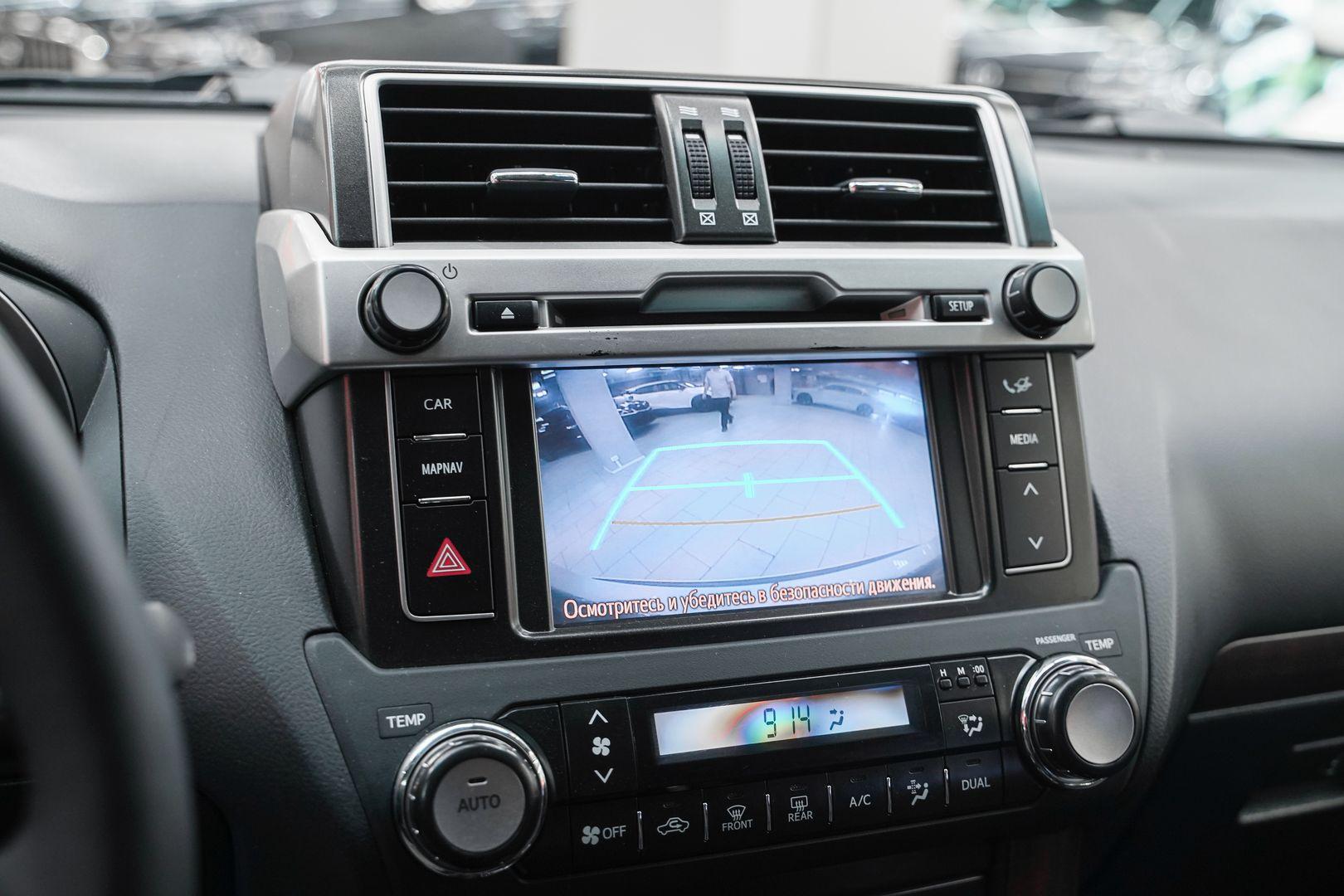 Toyota Land Cruiser Prado 2015, белый, ДЦ Орехово