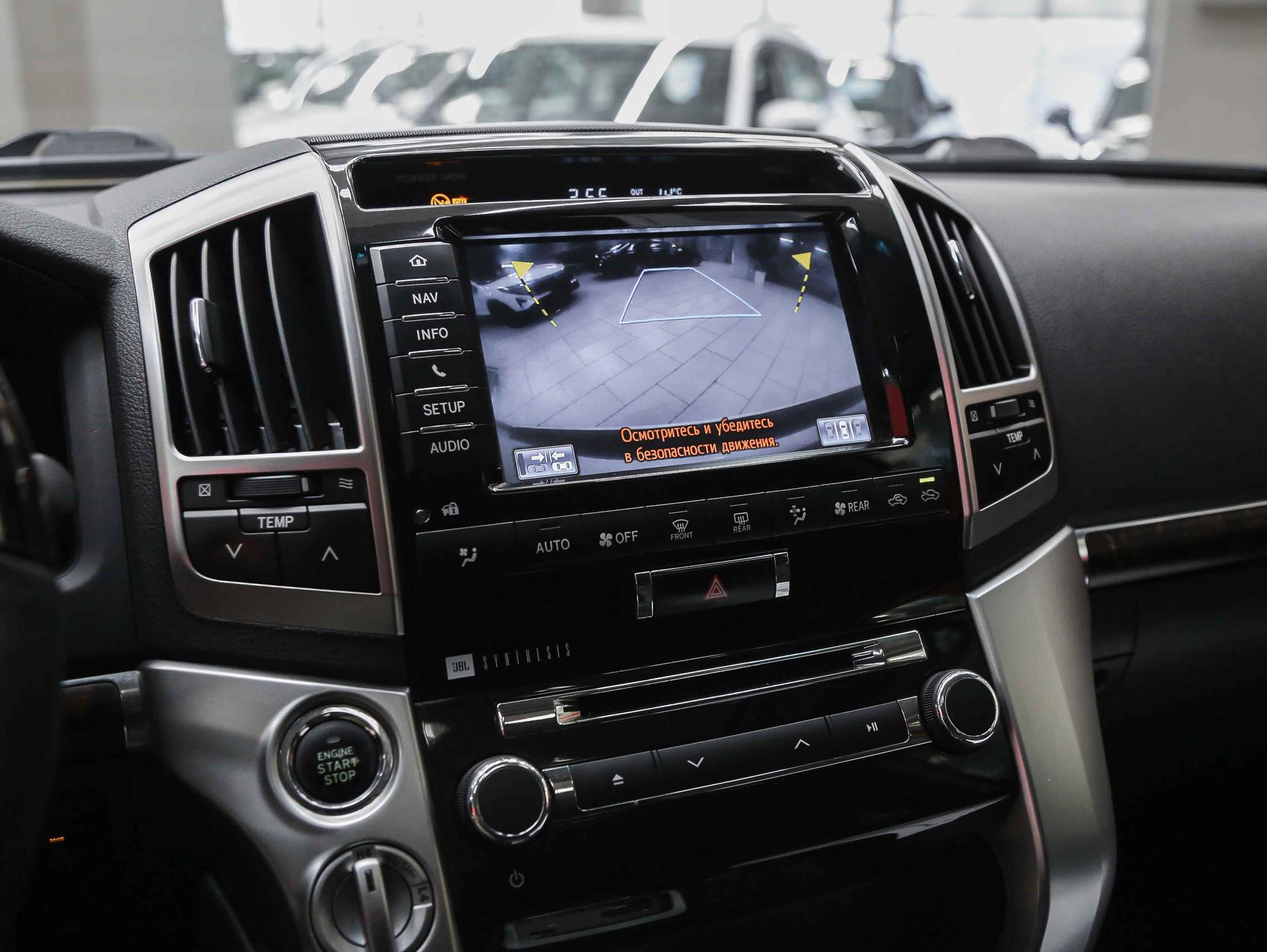 Toyota Land Cruiser 2013, белый, ДЦ Орехово