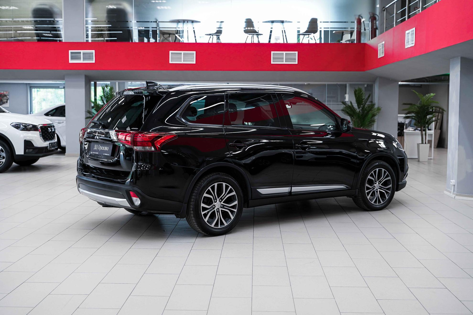 Mitsubishi Outlander 2017, черный, ДЦ Орехово