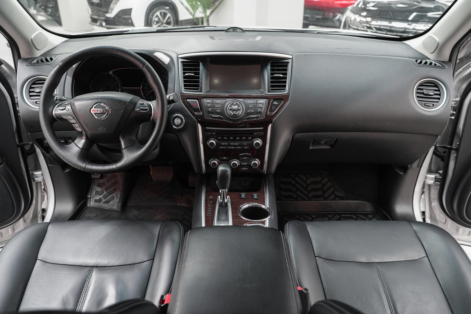 Nissan Pathfinder 2014, серебряный, ДЦ Орехово