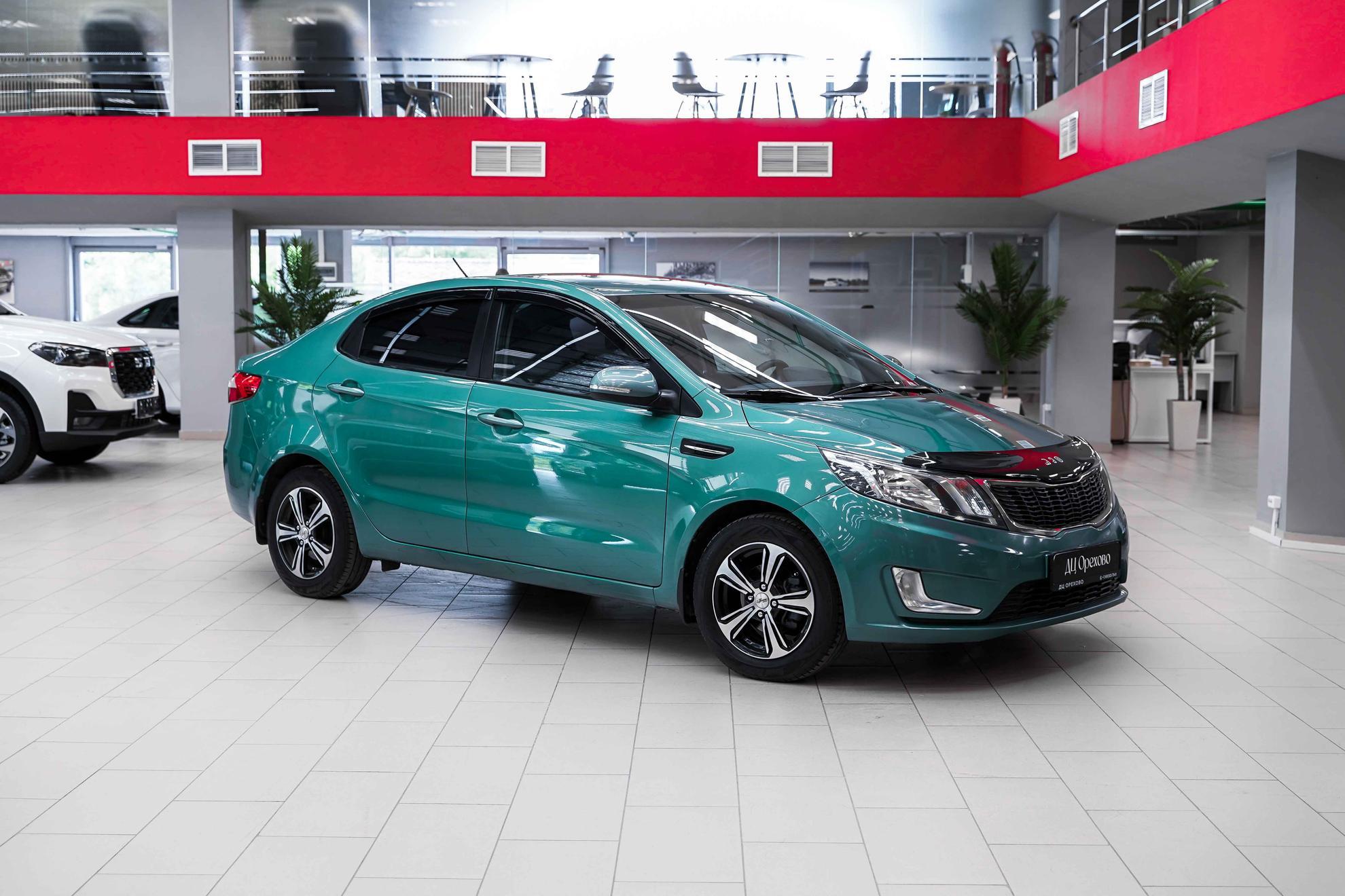 Kia Rio 2014, зеленый, ДЦ Орехово