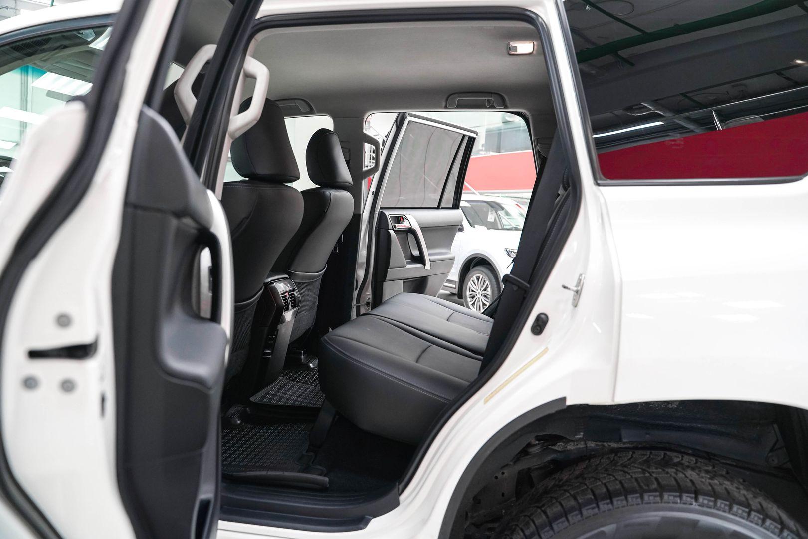 Toyota Land Cruiser Prado 2016, белый, ДЦ Орехово