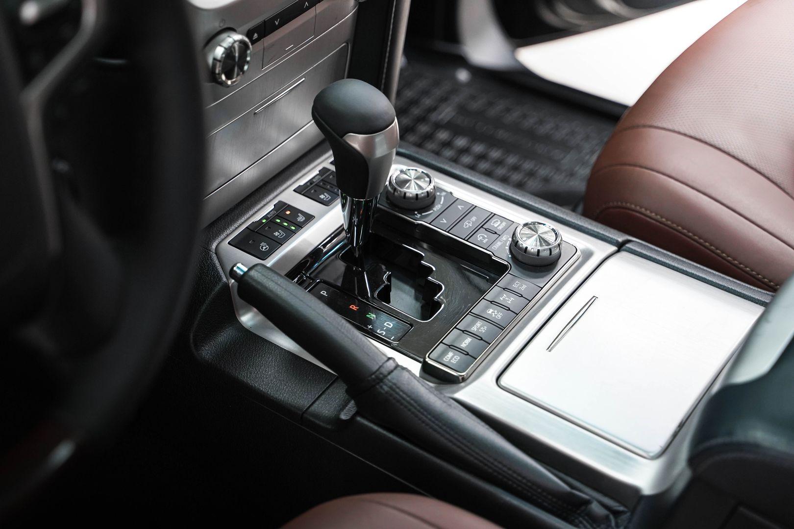 Toyota Land Cruiser 2017, черный, ДЦ Орехово