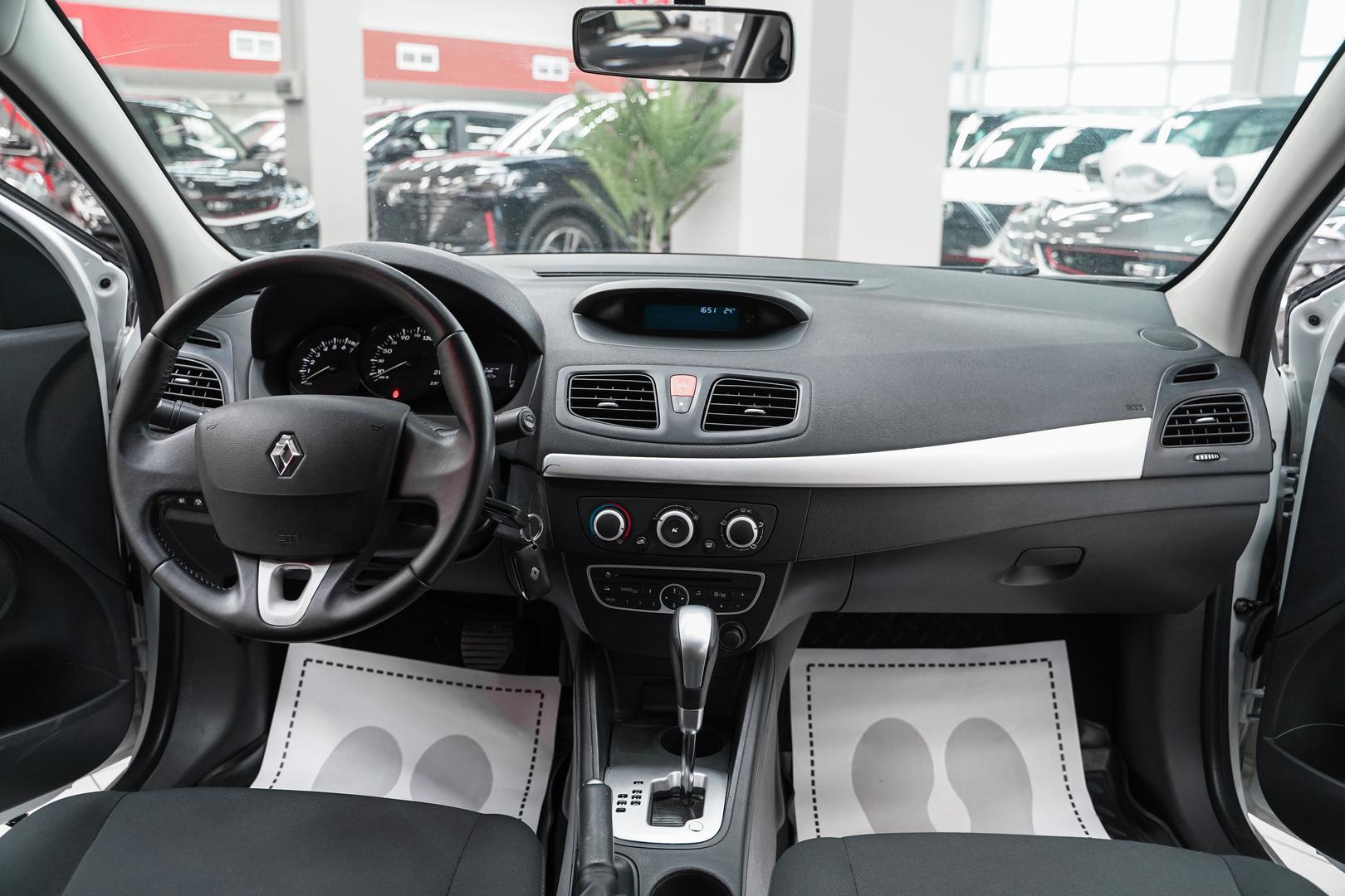 Renault Fluence 2011, белый, ДЦ Орехово