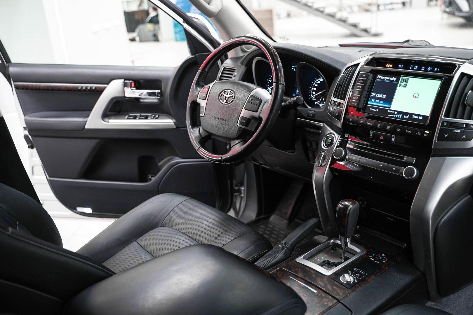 Toyota Land Cruiser 2013, серебряный, ДЦ Орехово