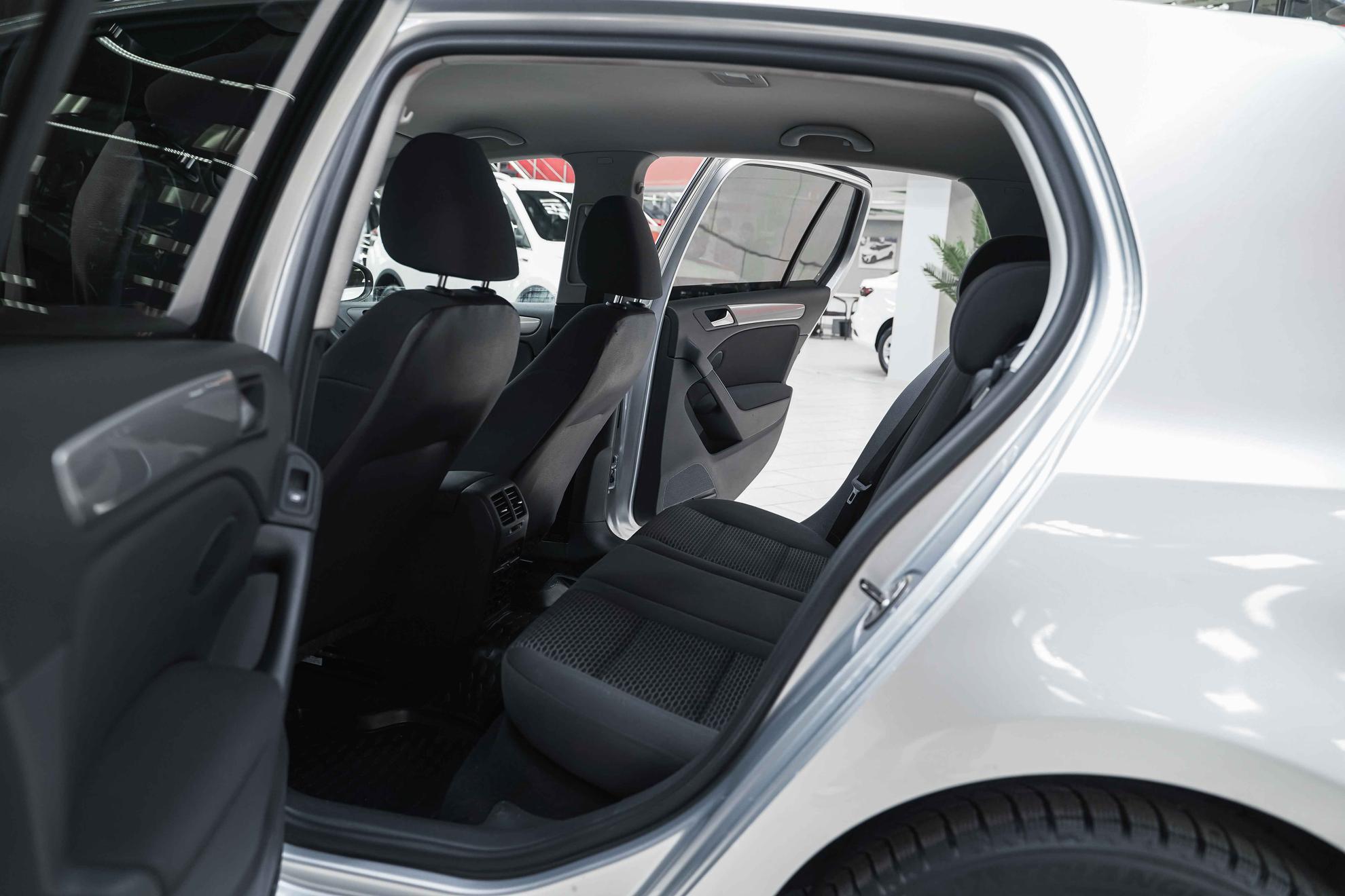 Volkswagen Golf 2012, серебряный, ДЦ Орехово