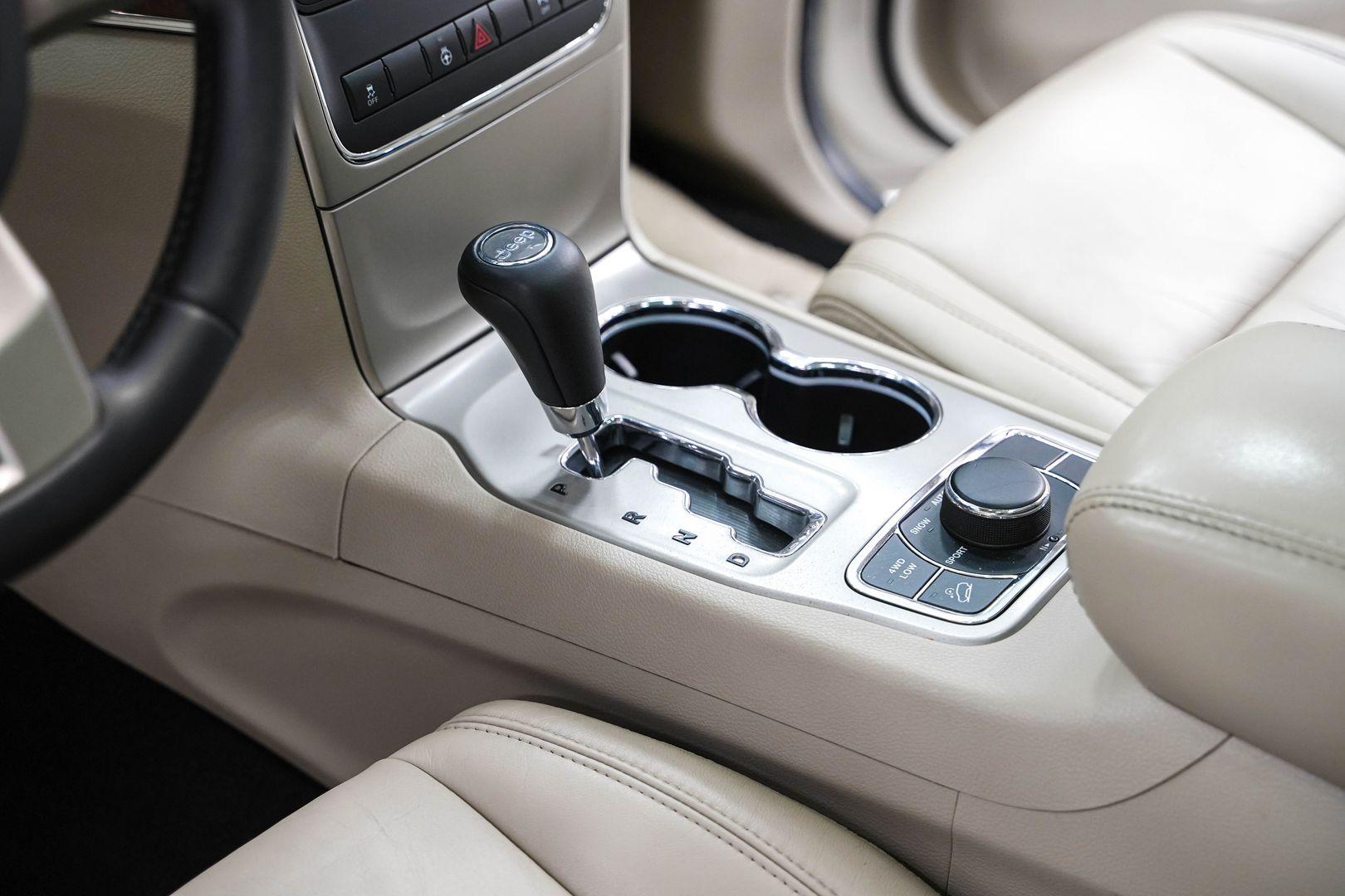 Jeep Grand Cherokee 2011, белый, ДЦ Орехово