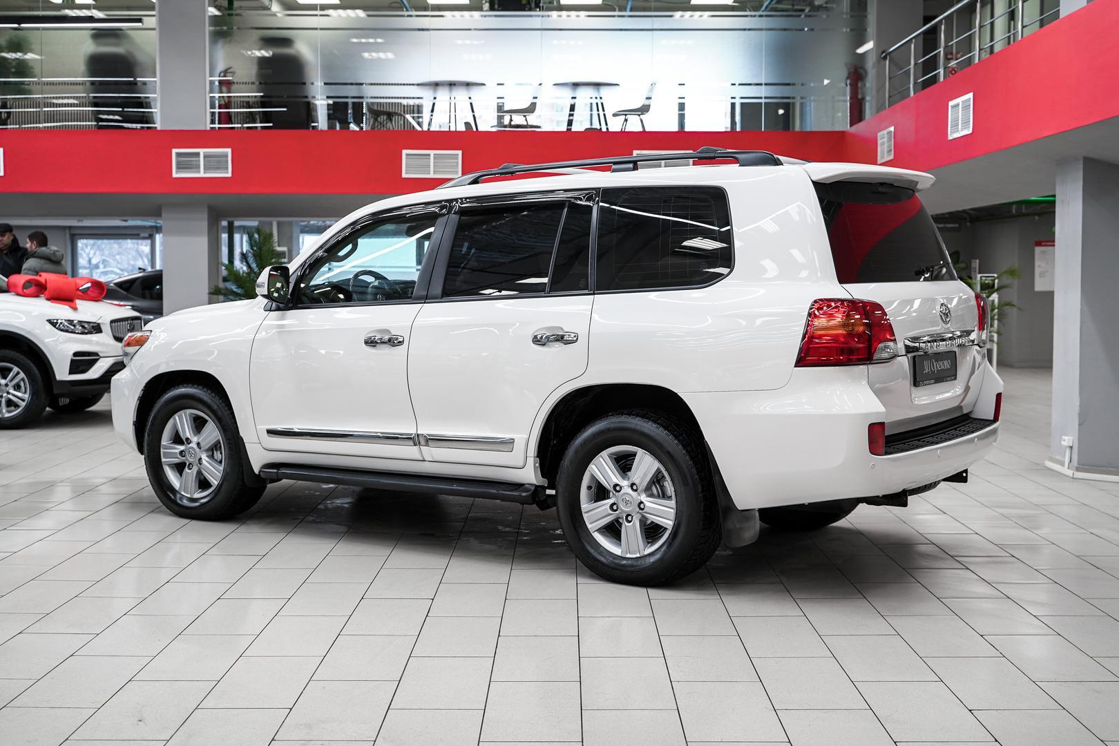 Toyota Land Cruiser 2012, белый, ДЦ Орехово