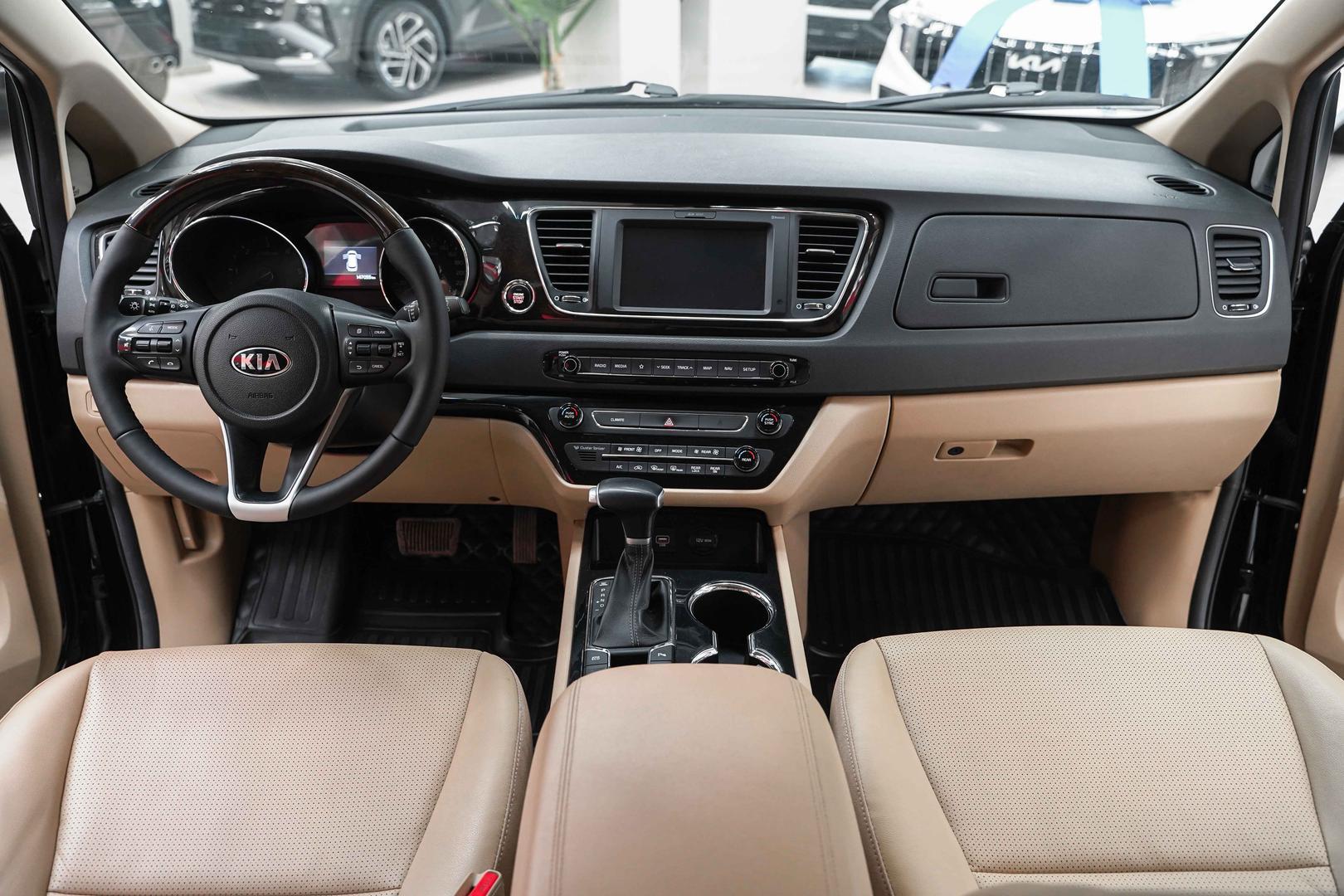 Kia Carnival 2020, черный, ДЦ Орехово