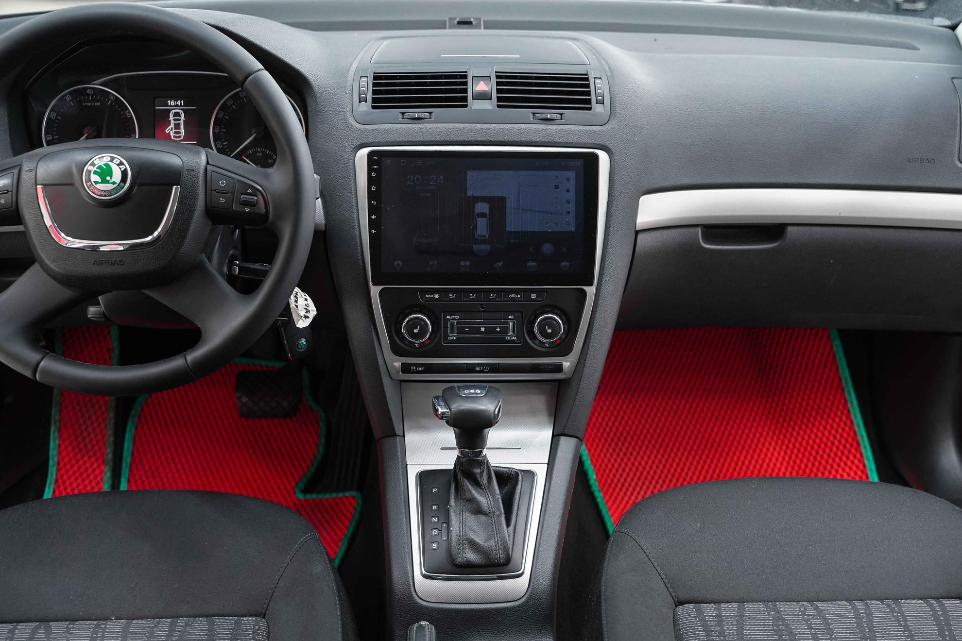 Skoda Octavia 2011, серый, ДЦ Орехово