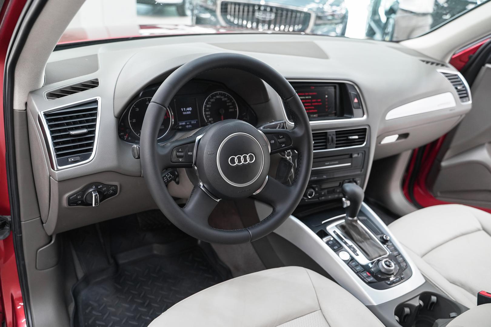 Audi Q5 2010, красный, ДЦ Орехово