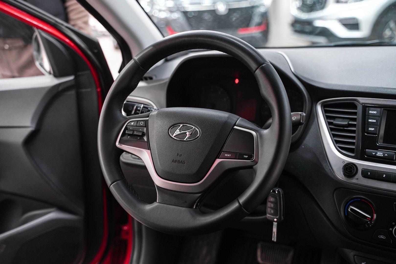 Hyundai Solaris 2018, красный, ДЦ Орехово