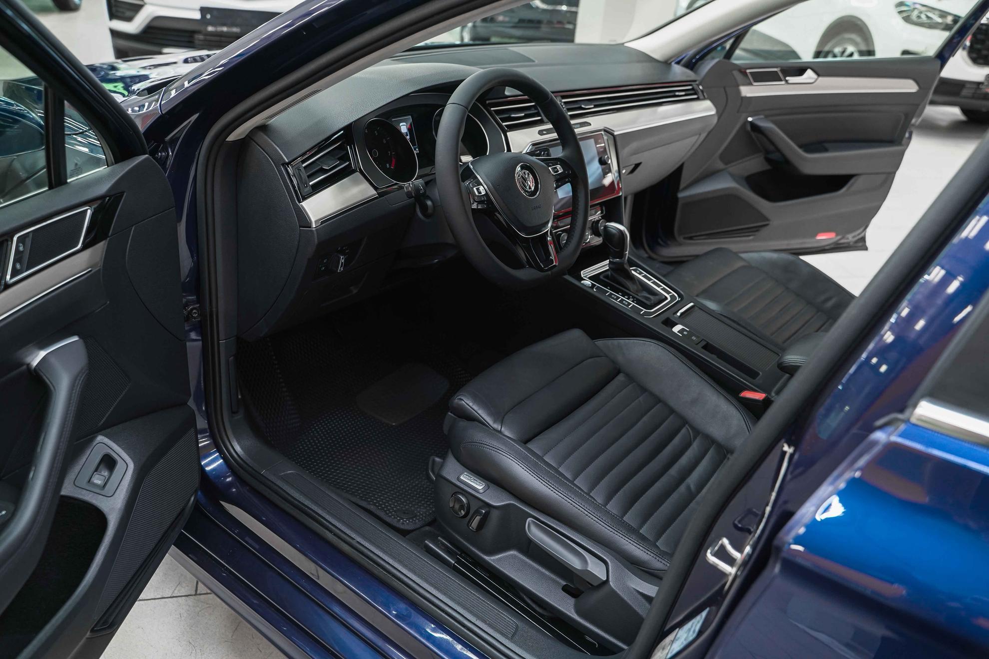 Volkswagen Passat 2017, синий, ДЦ Орехово