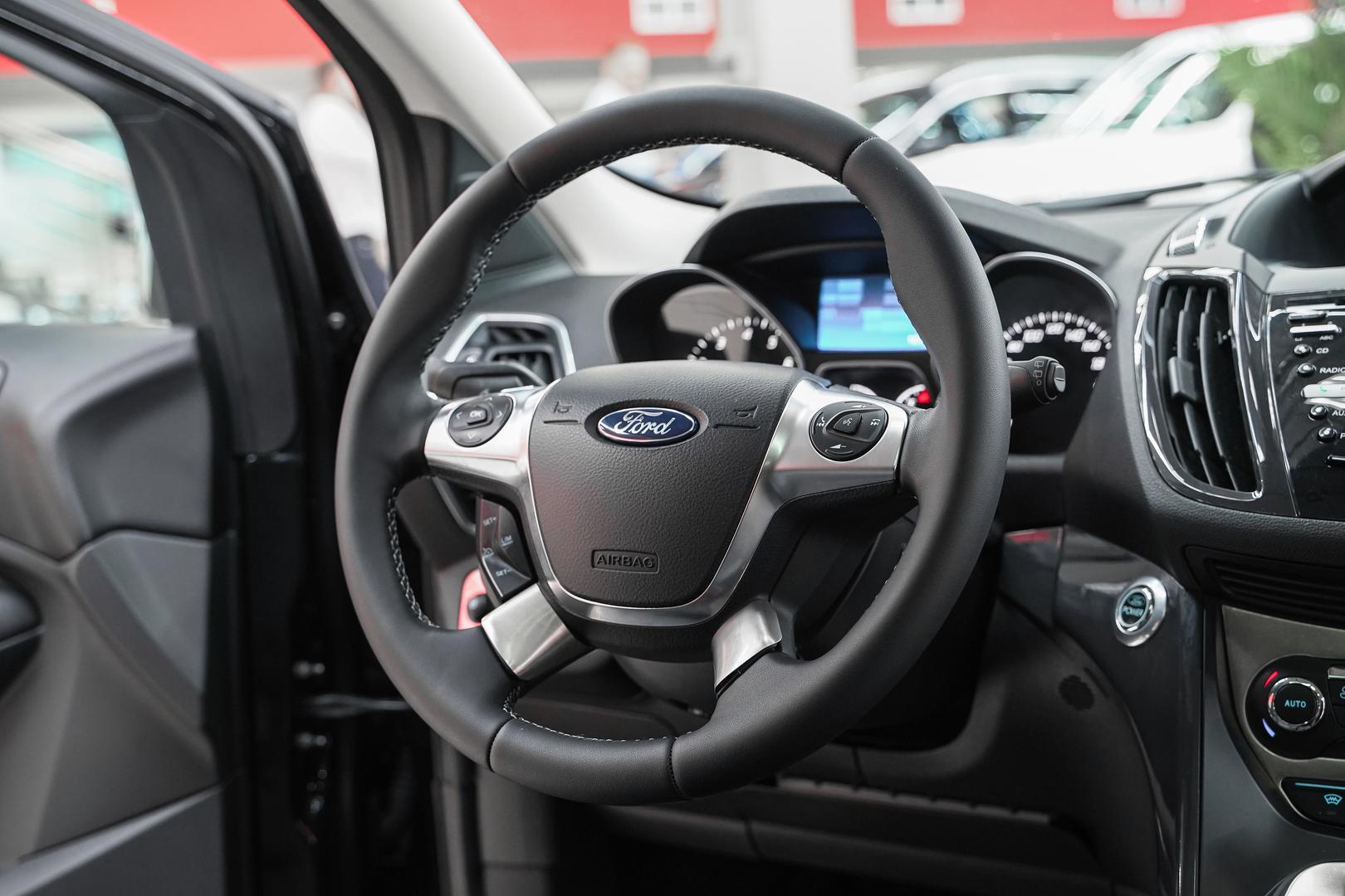 Ford Kuga 2013, черный, ДЦ Орехово
