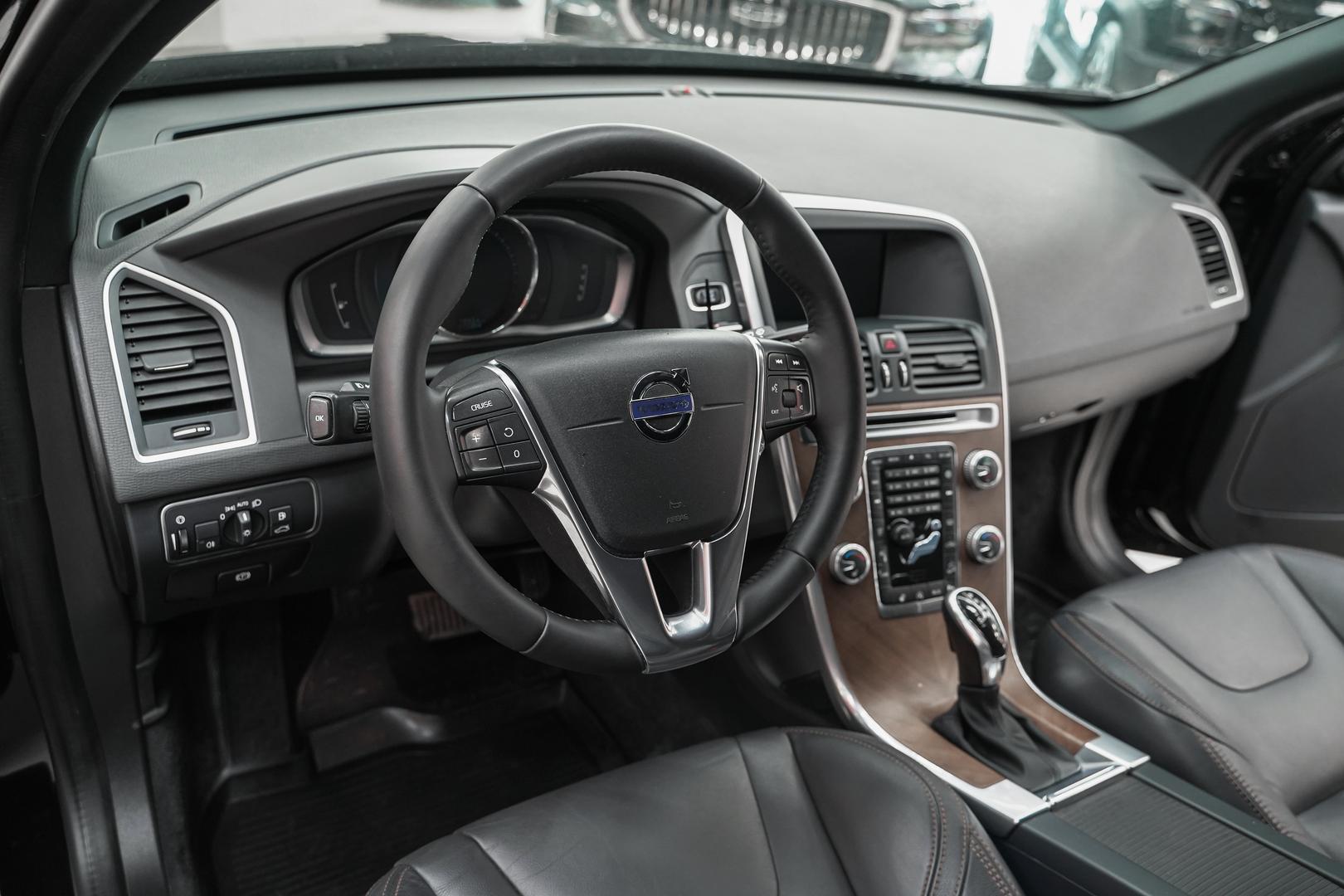 Volvo XC60 2016, черный, ДЦ Орехово