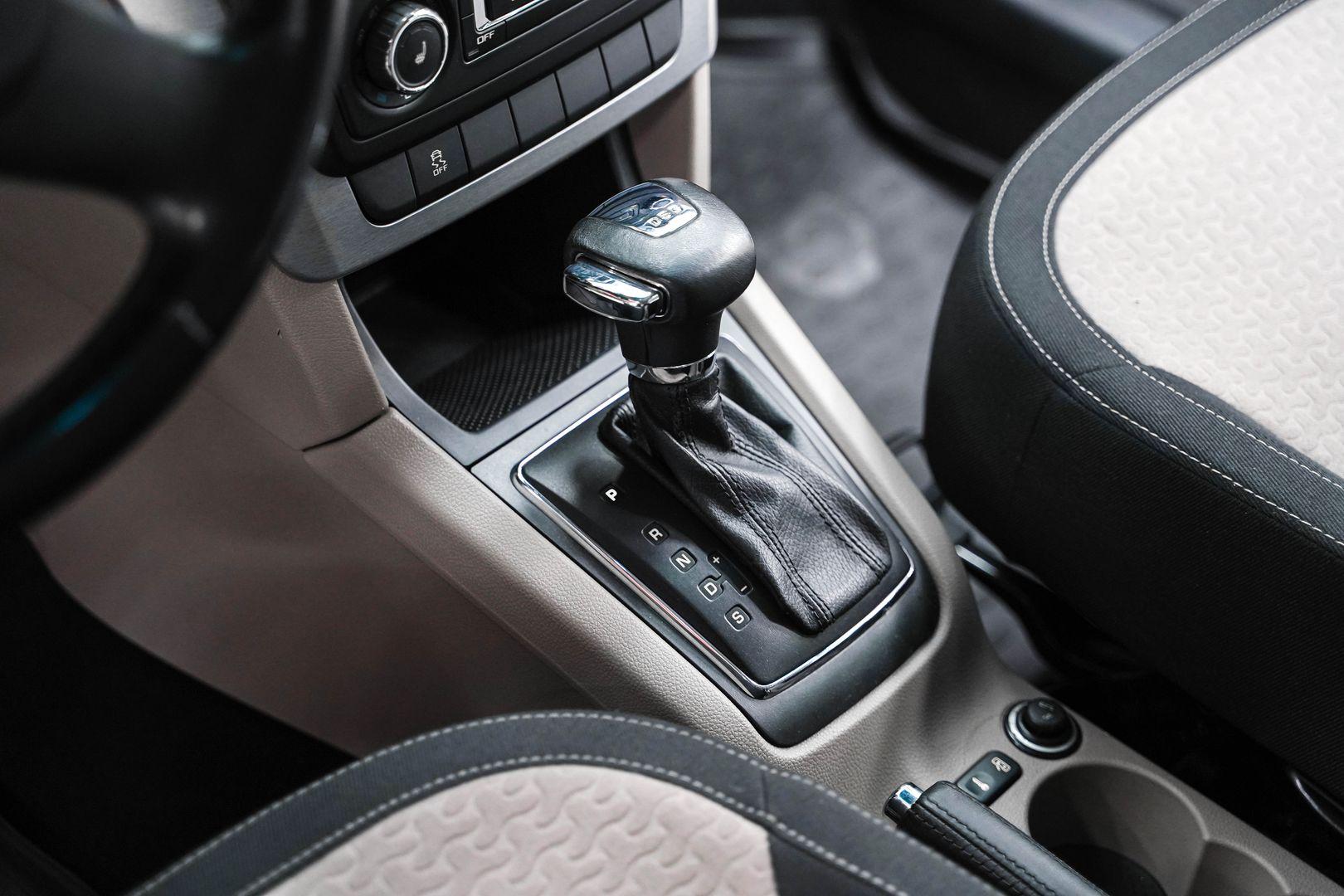 Skoda Yeti 2011, пурпурный, ДЦ Орехово