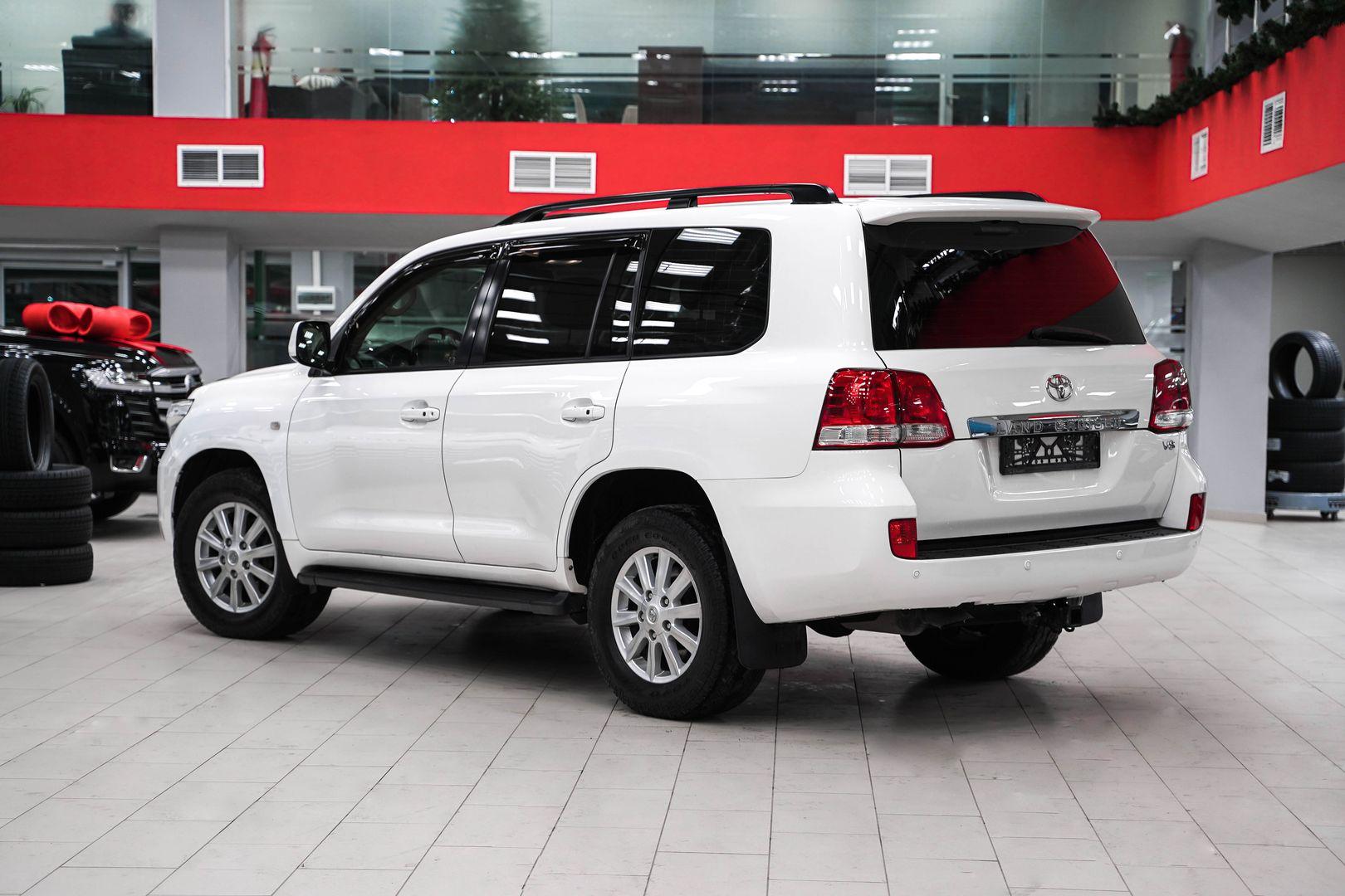 Toyota Land Cruiser 2011, белый, ДЦ Орехово