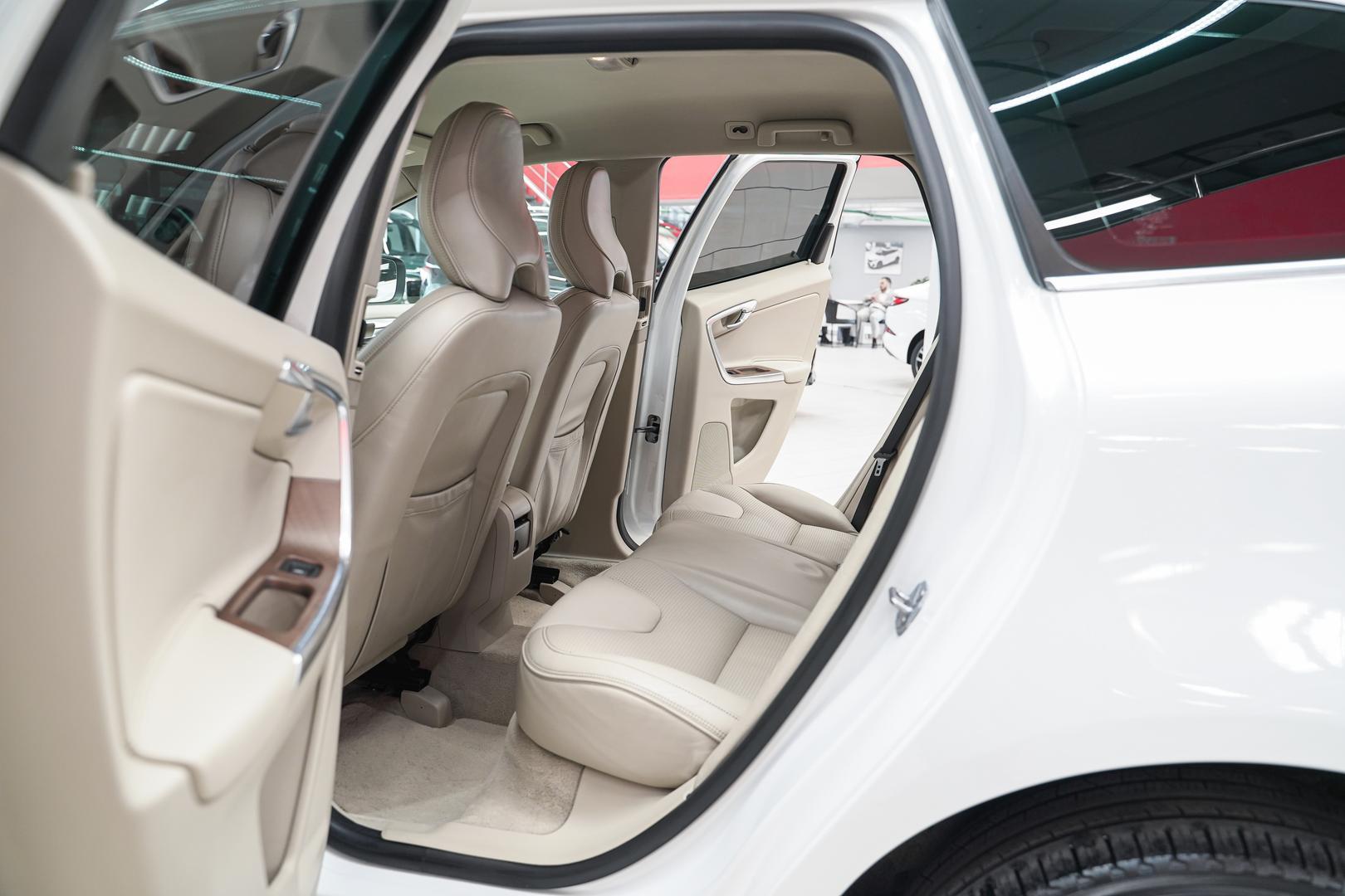 Volvo XC60 2014, белый, ДЦ Орехово
