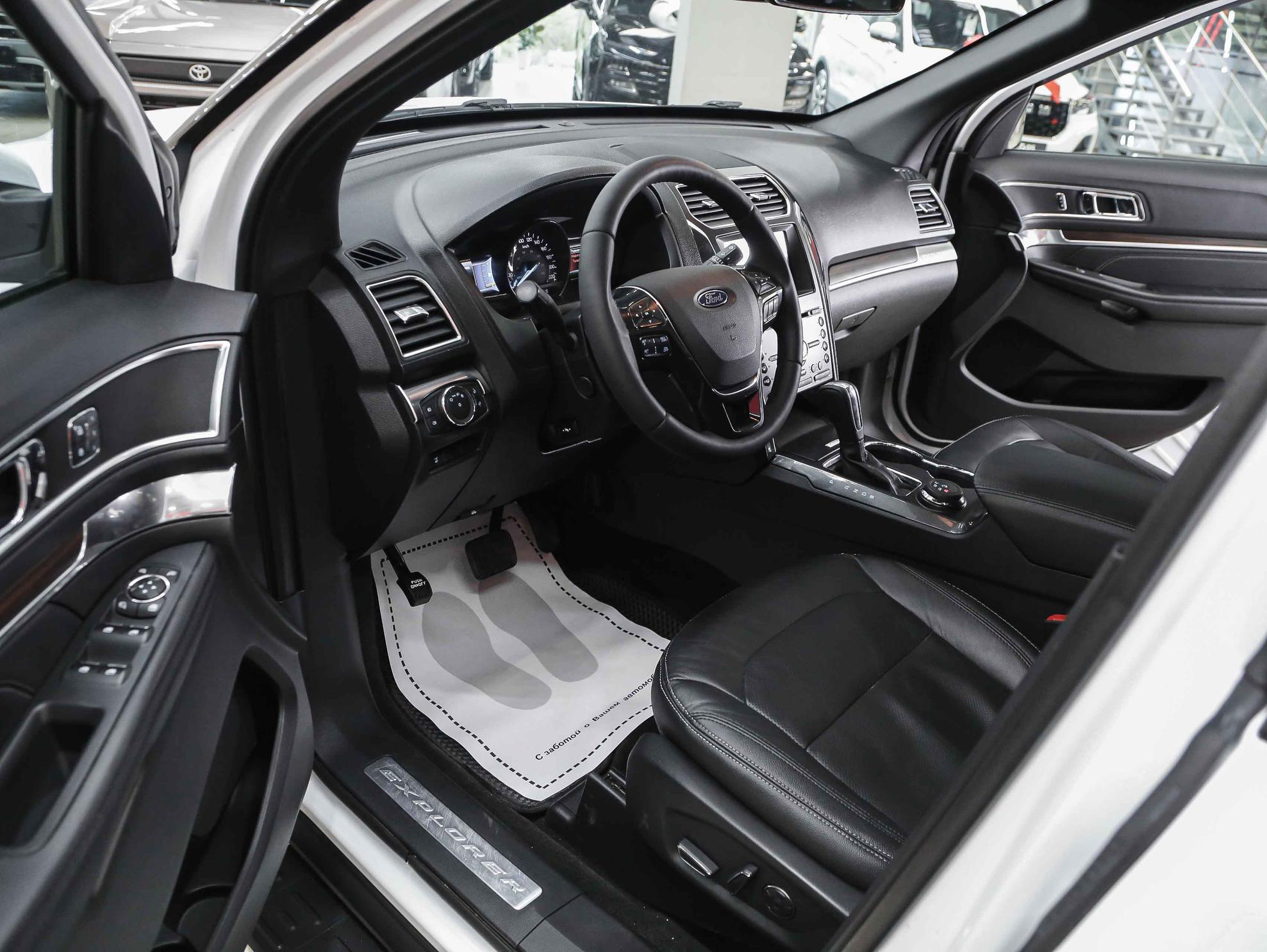 Ford Explorer 2017, белый, ДЦ Орехово