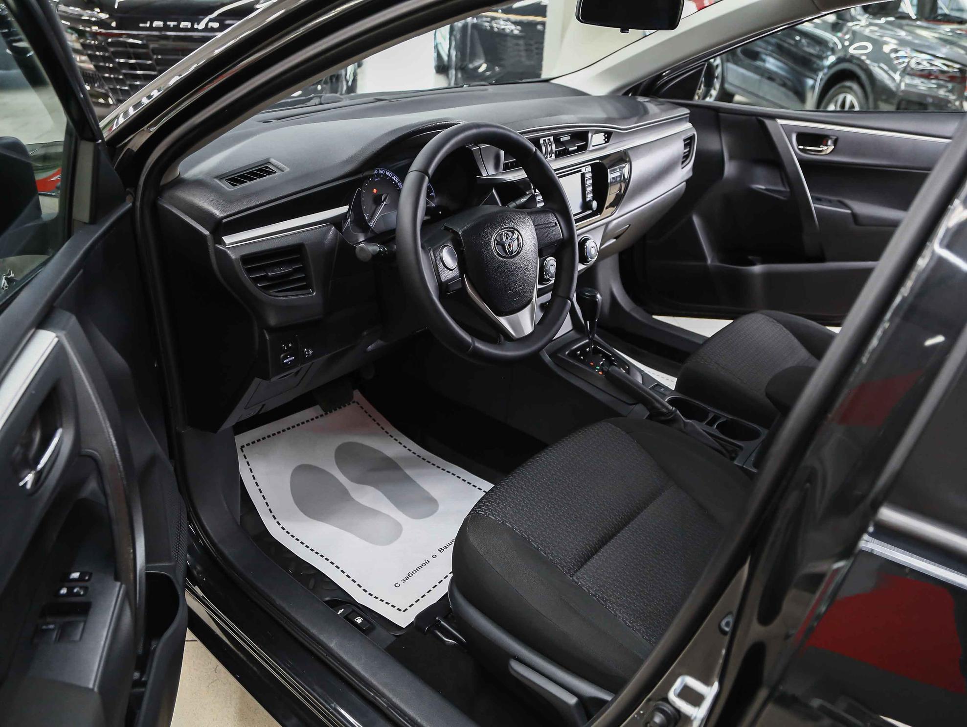 Toyota Corolla 2015, черный, ДЦ Орехово