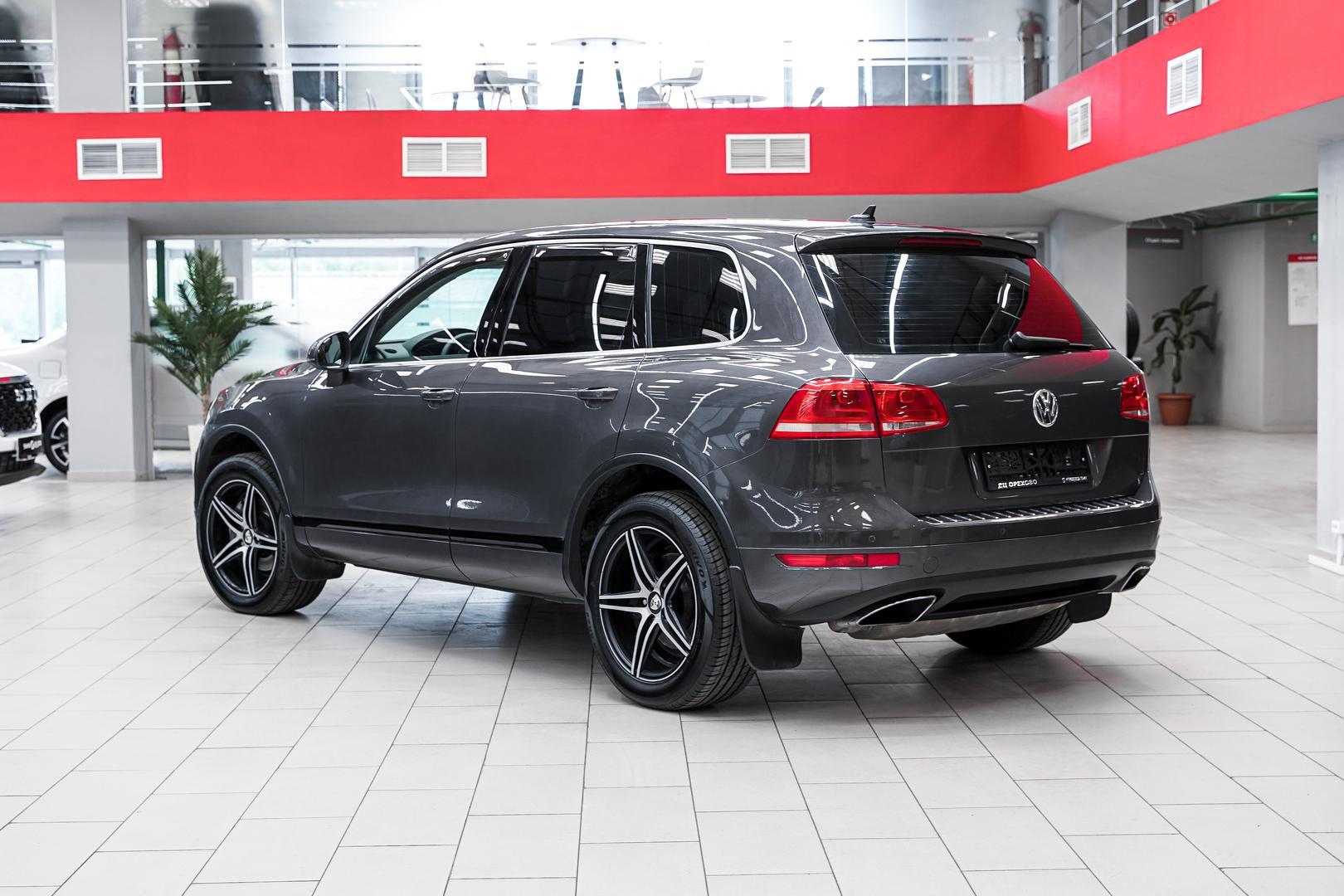 Volkswagen Touareg 2010, черный, ДЦ Орехово