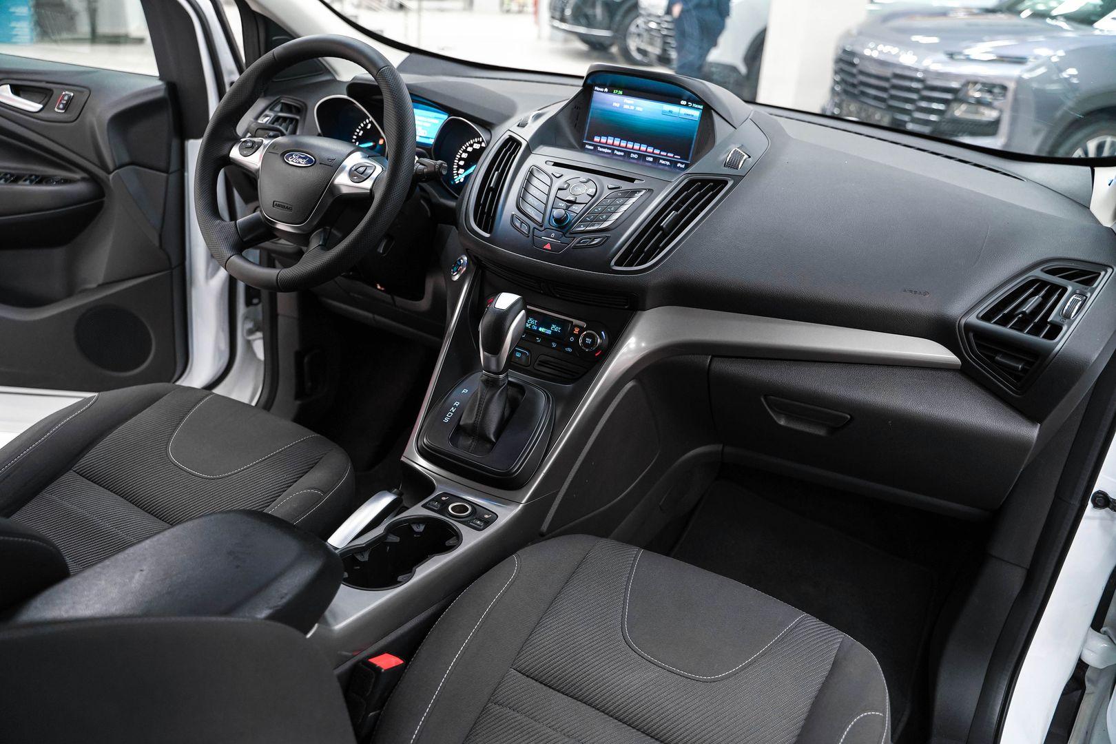 Ford Kuga 2015, белый, ДЦ Орехово