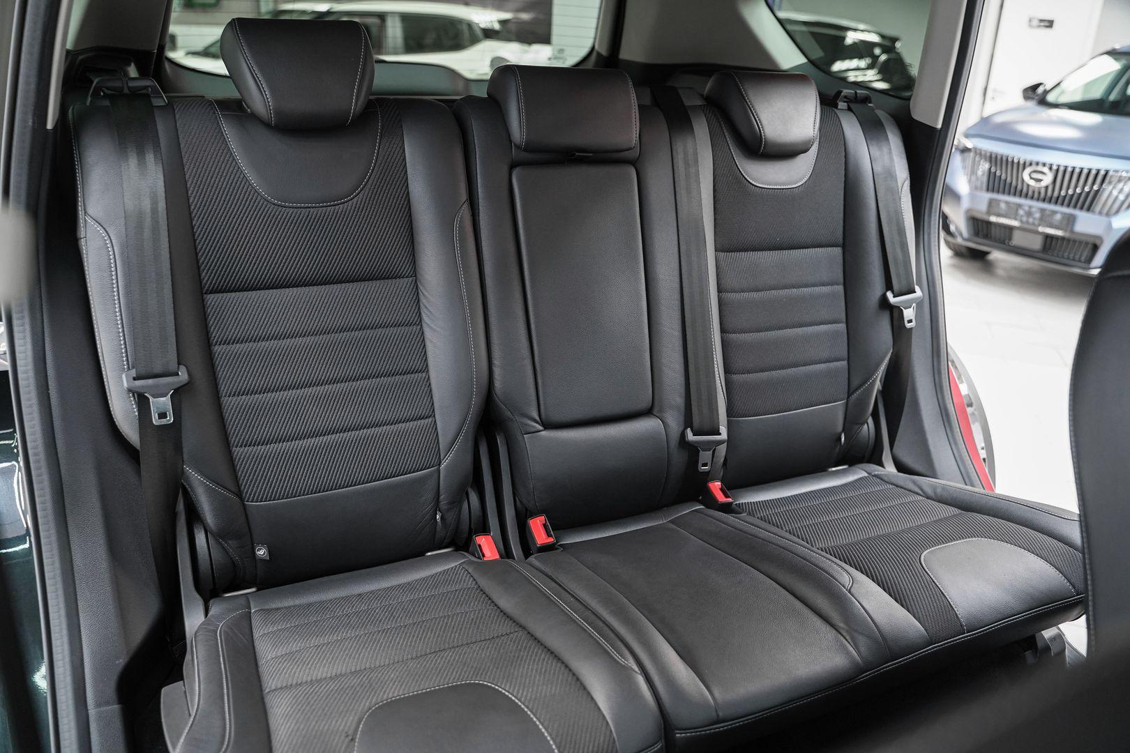 Ford Kuga 2013, черный, ДЦ Орехово
