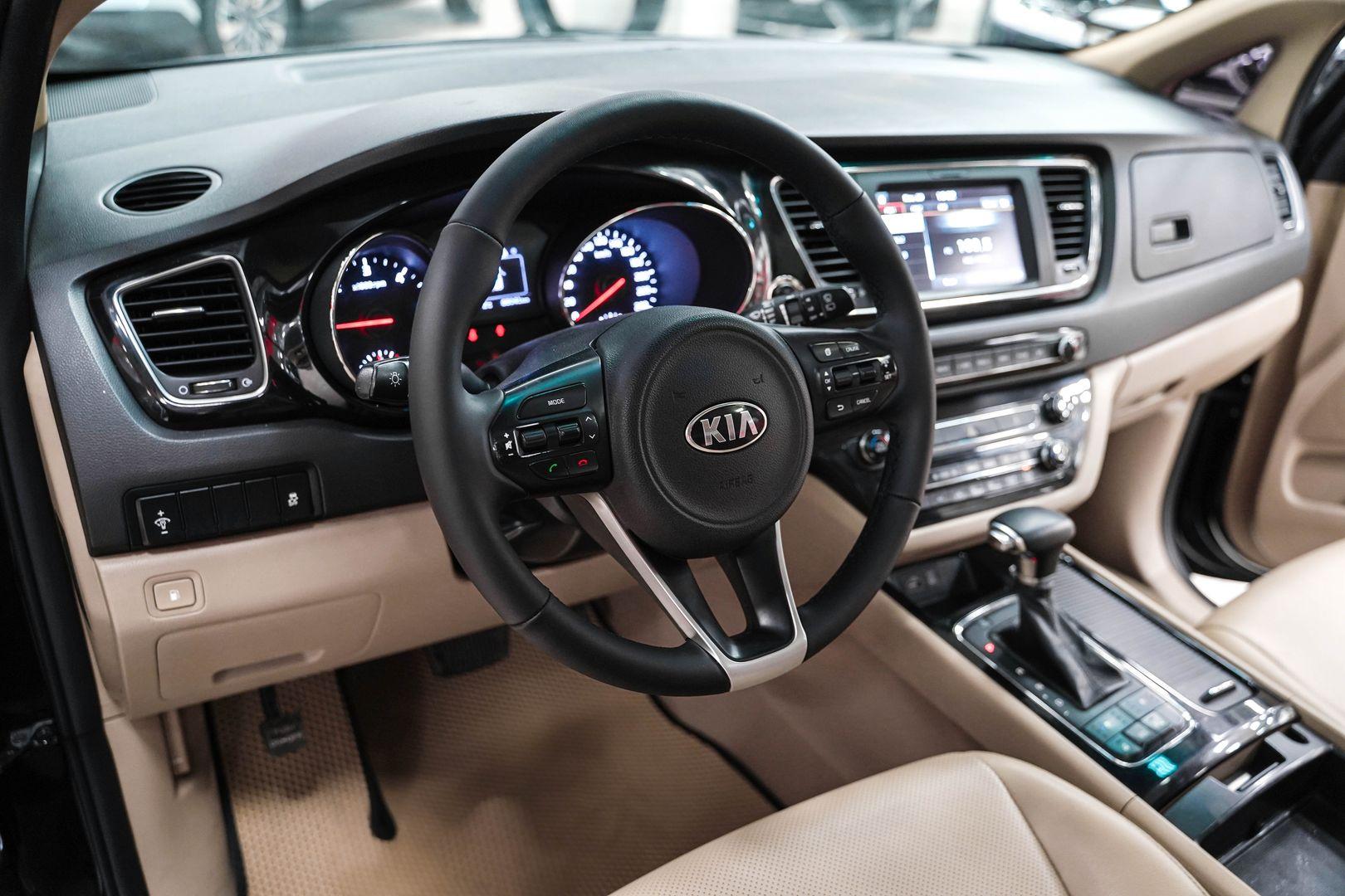 Kia Carnival 2017, черный, ДЦ Орехово