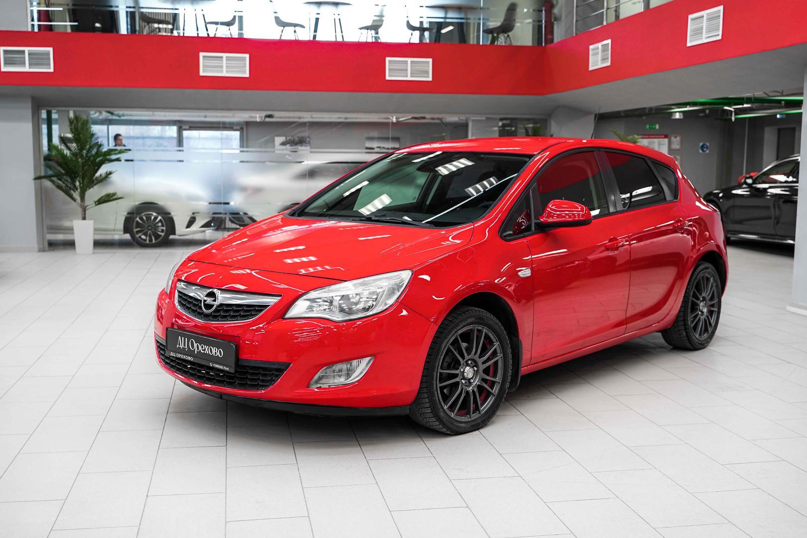 Opel Astra 2012, красный, ДЦ Орехово