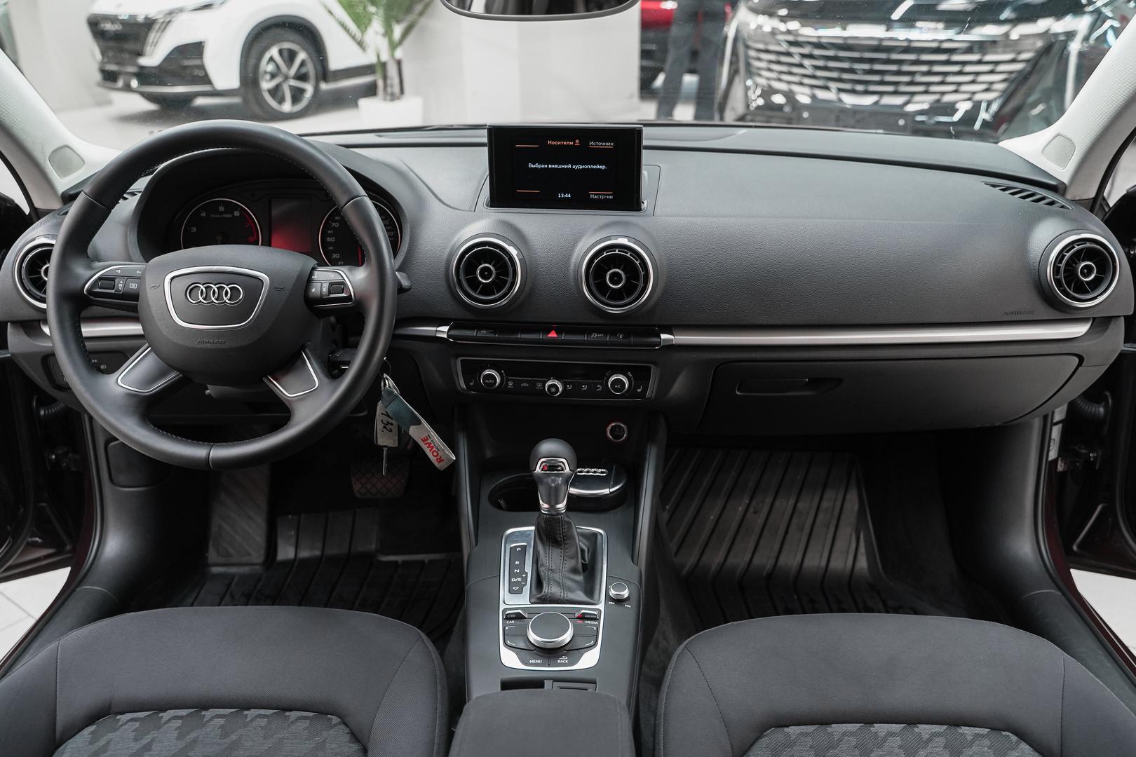 Audi A3 2014, красный, ДЦ Орехово