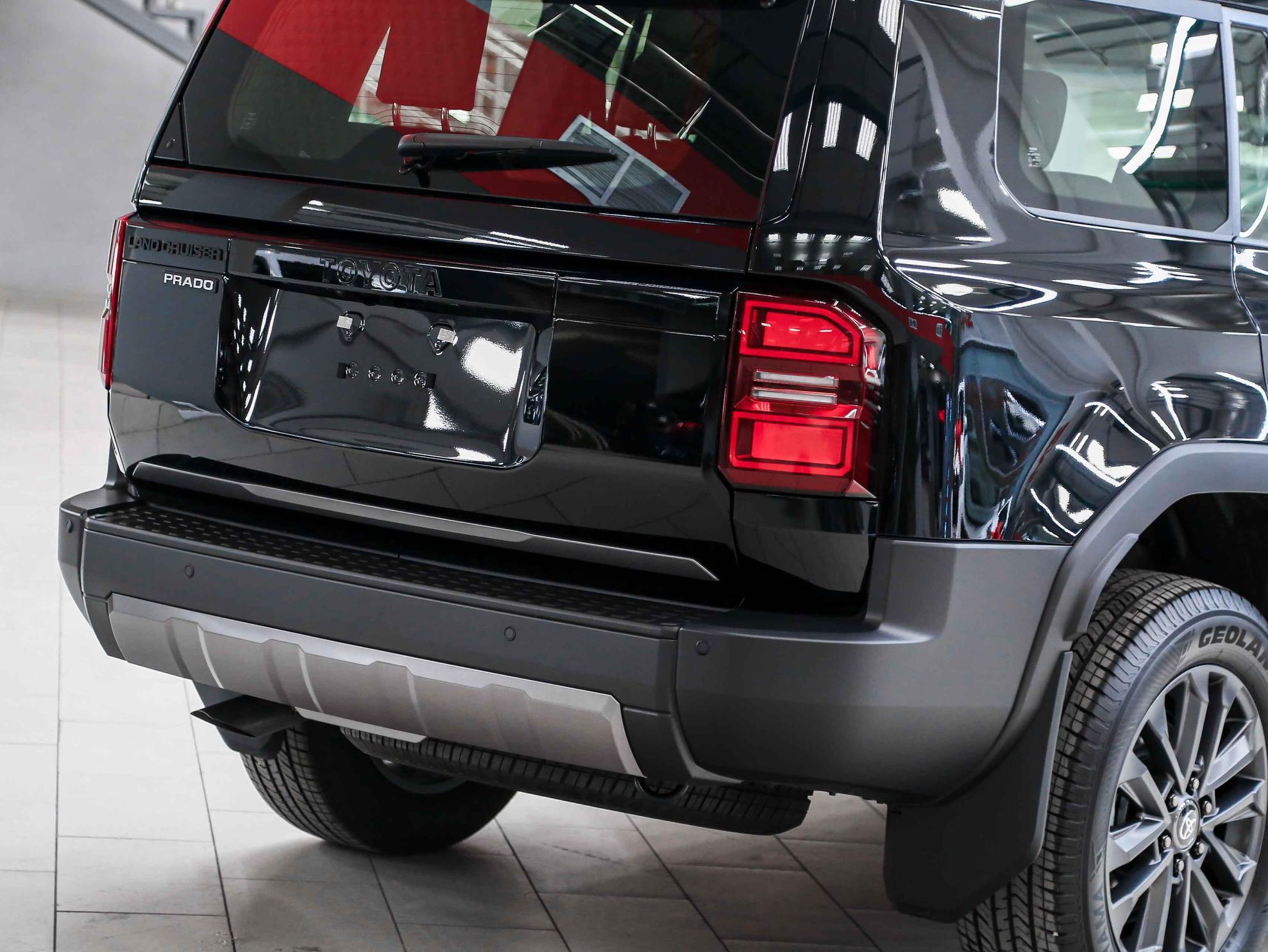 Toyota Land Cruiser Prado 2026, черный, ДЦ Орехово