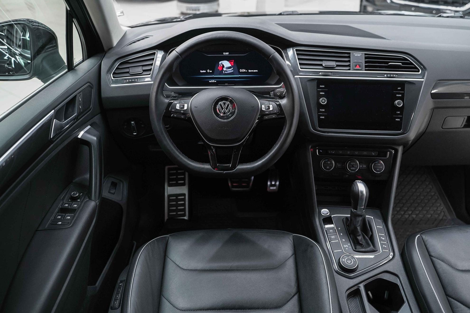 Volkswagen Tiguan 2018, черный, ДЦ Орехово
