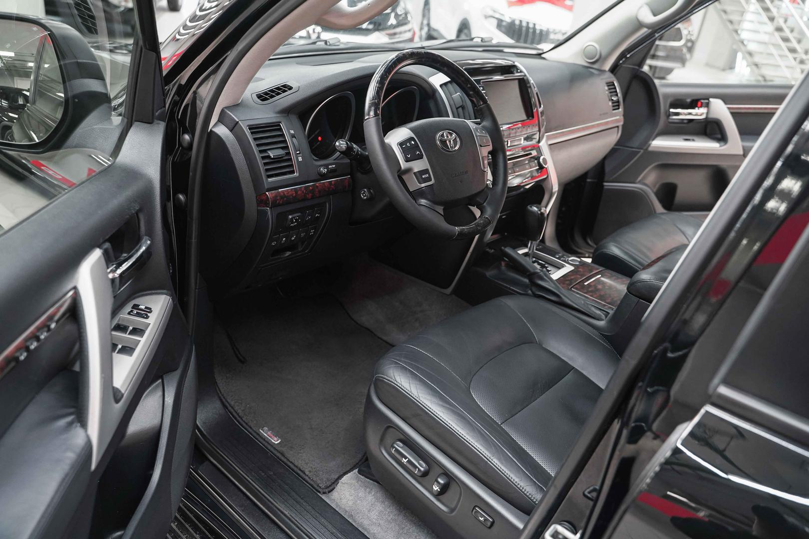 Toyota Land Cruiser 2012, черный, ДЦ Орехово