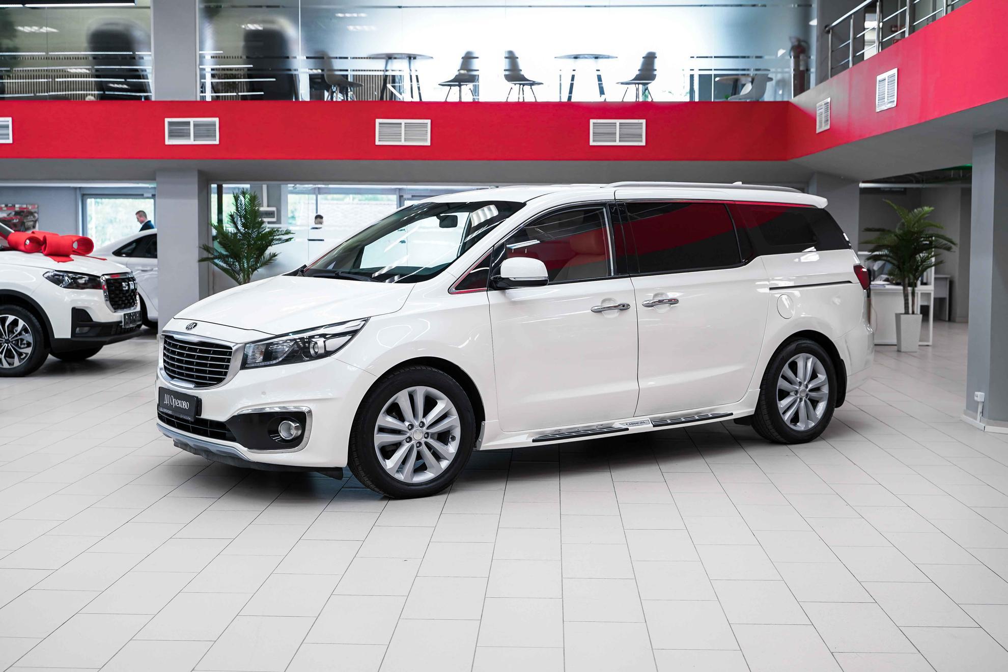 Kia Carnival 2018, белый, ДЦ Орехово