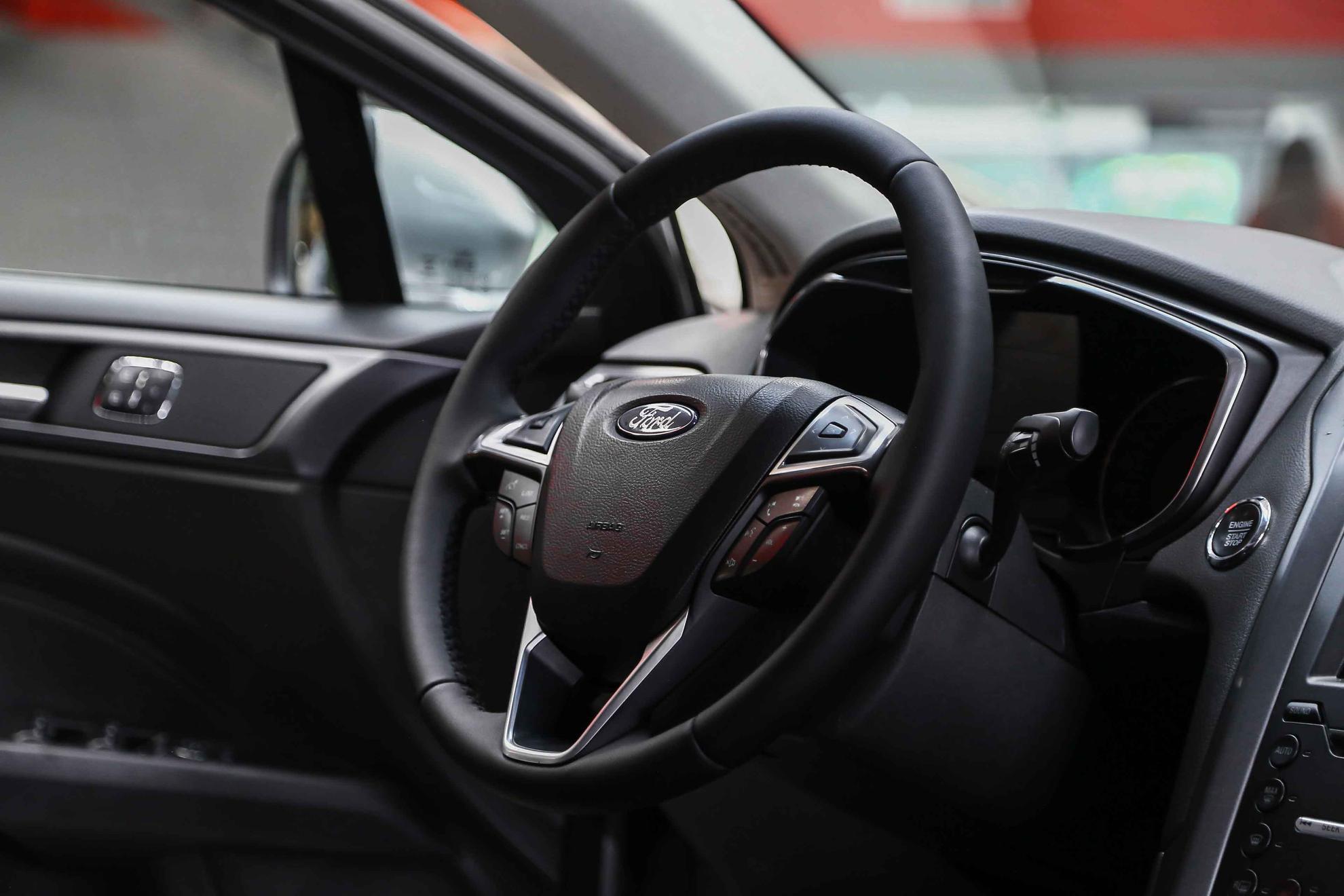 Ford Mondeo 2016, серебряный, ДЦ Орехово