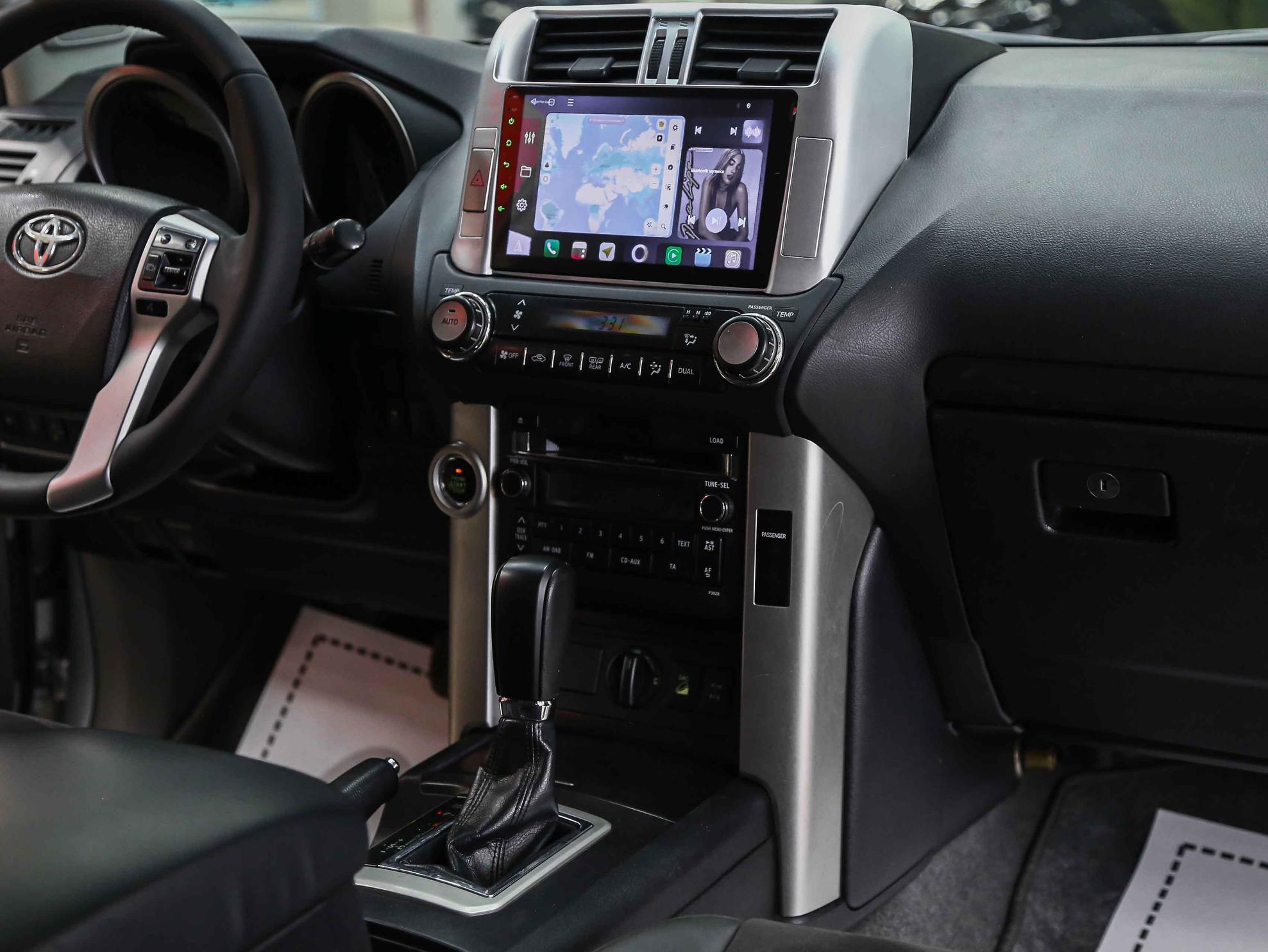 Toyota Land Cruiser Prado 2011, серебряный, ДЦ Орехово