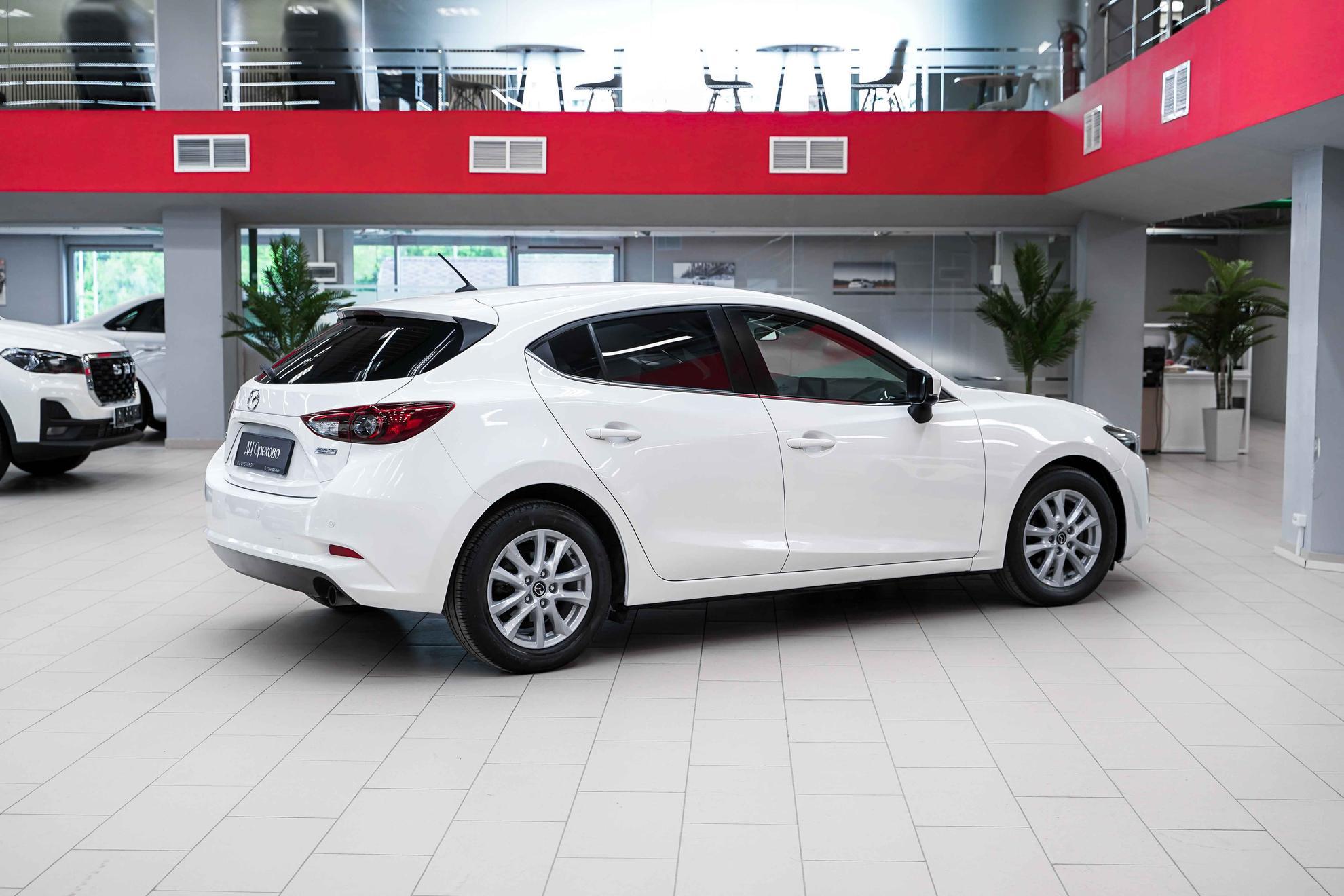 Mazda 3 2016, белый, ДЦ Орехово