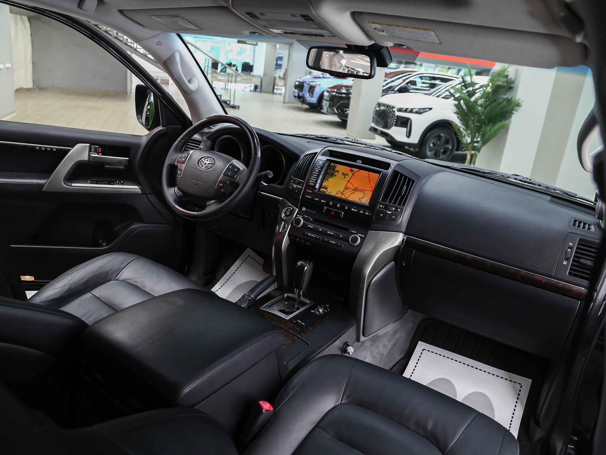 Toyota Land Cruiser 2011, черный, ДЦ Орехово