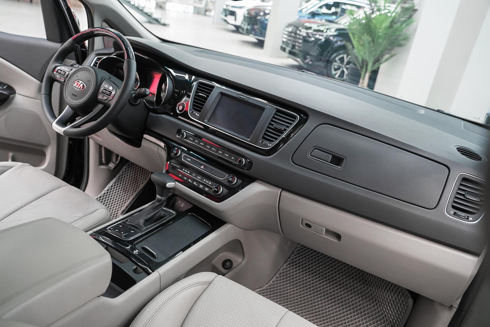 Kia Carnival 2017, черный, ДЦ Орехово