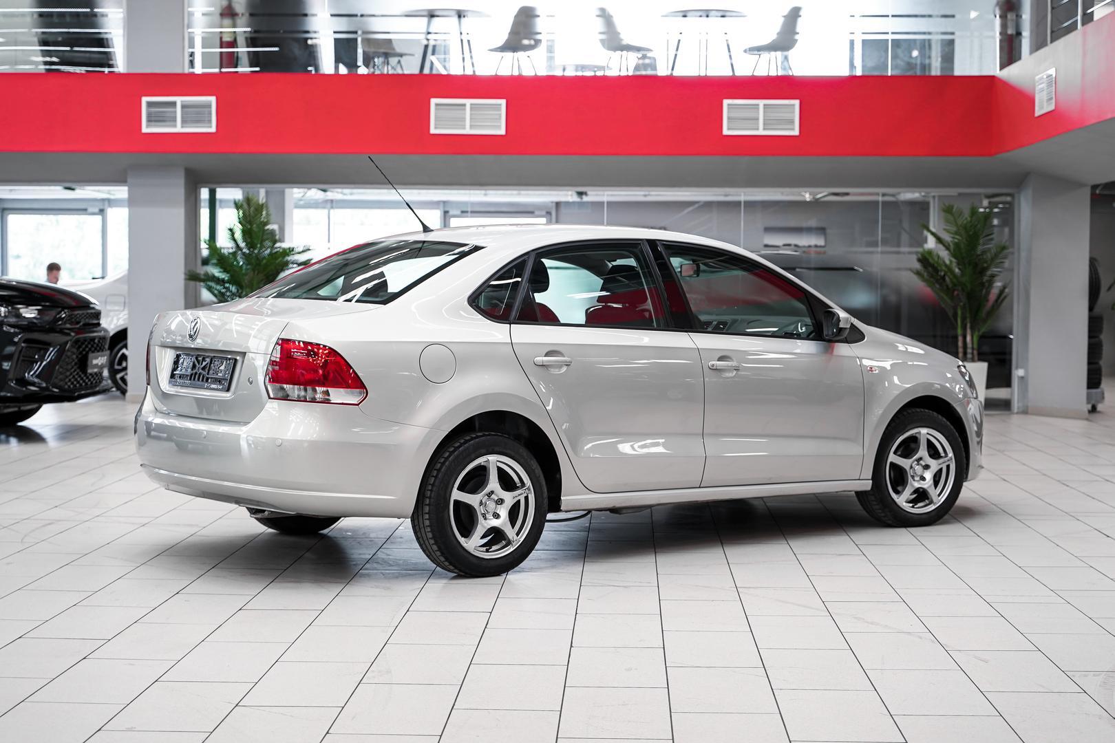 Volkswagen Polo 2012, серебряный, ДЦ Орехово