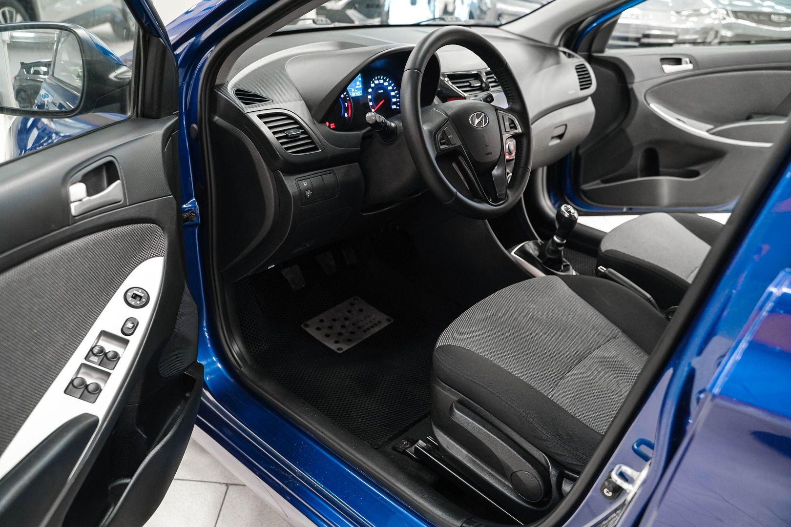 Hyundai Solaris 2011, синий, ДЦ Орехово