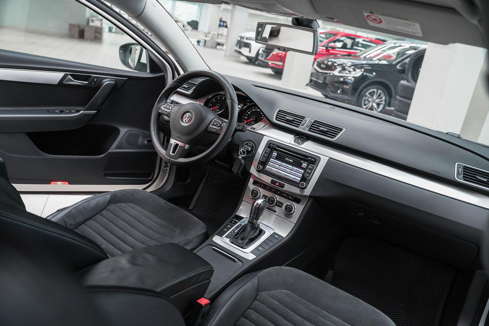 Volkswagen Passat 2013, белый, ДЦ Орехово