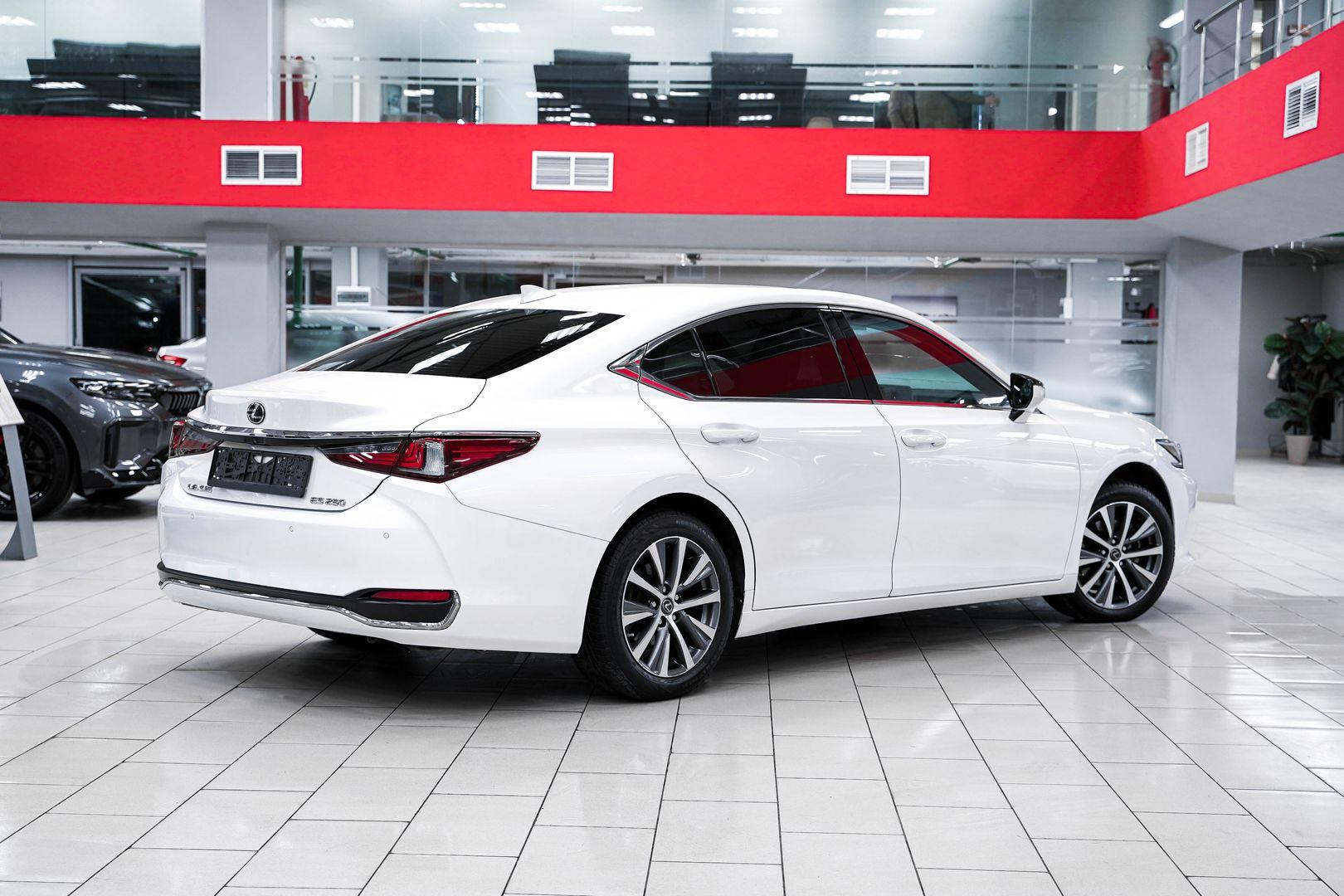 Lexus ES 2019, белый, ДЦ Орехово