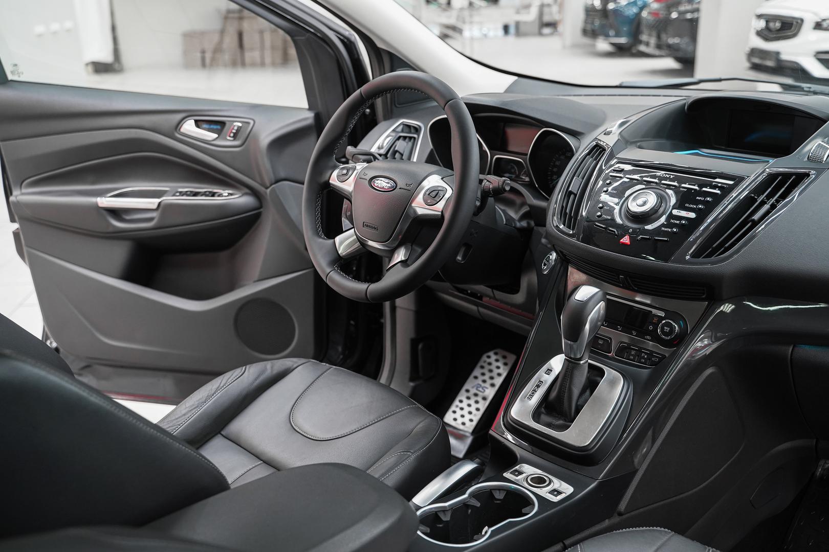 Ford Kuga 2013, черный, ДЦ Орехово