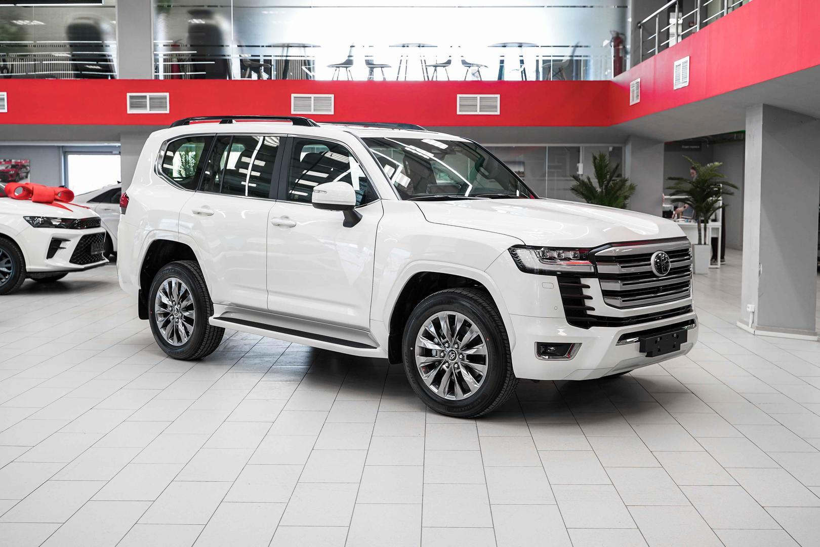 Toyota Land Cruiser 2026, белый, ДЦ Орехово