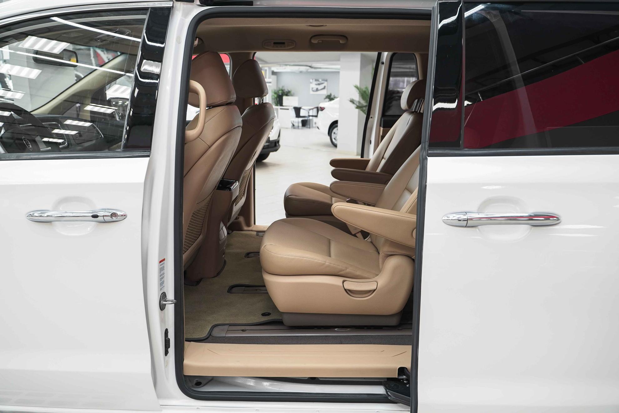 Kia Carnival 2018, белый, ДЦ Орехово