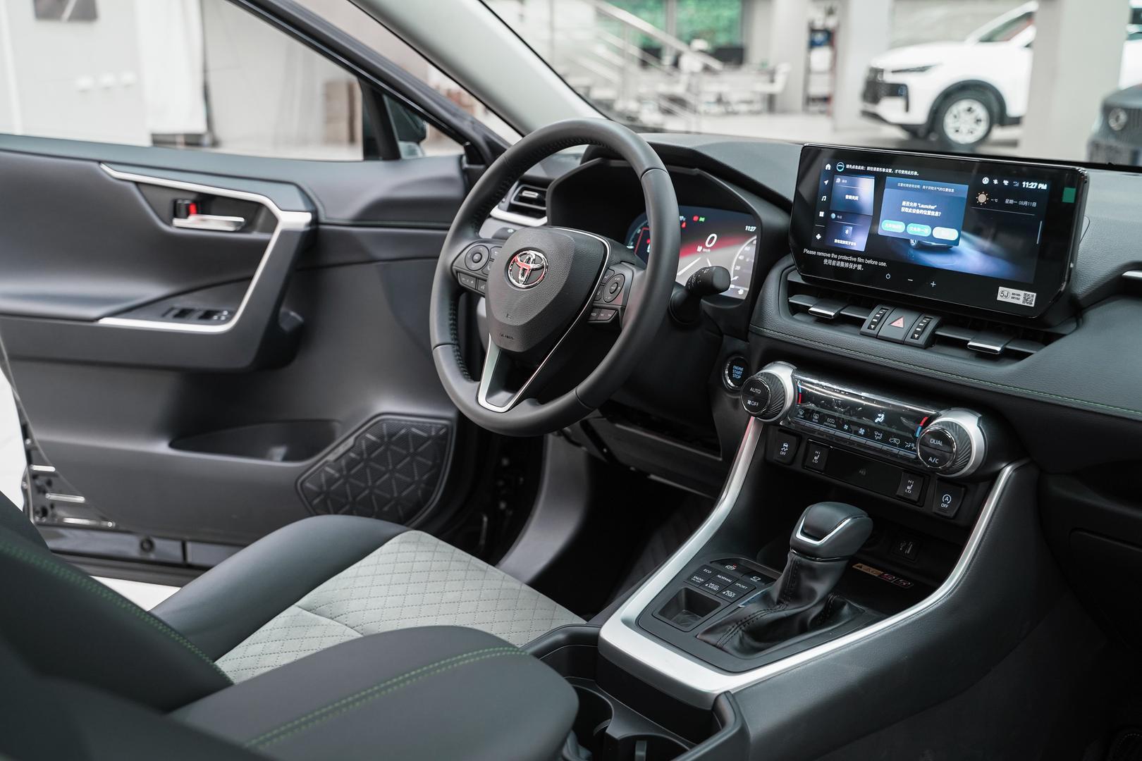 Toyota RAV4 2025, черный, ДЦ Орехово